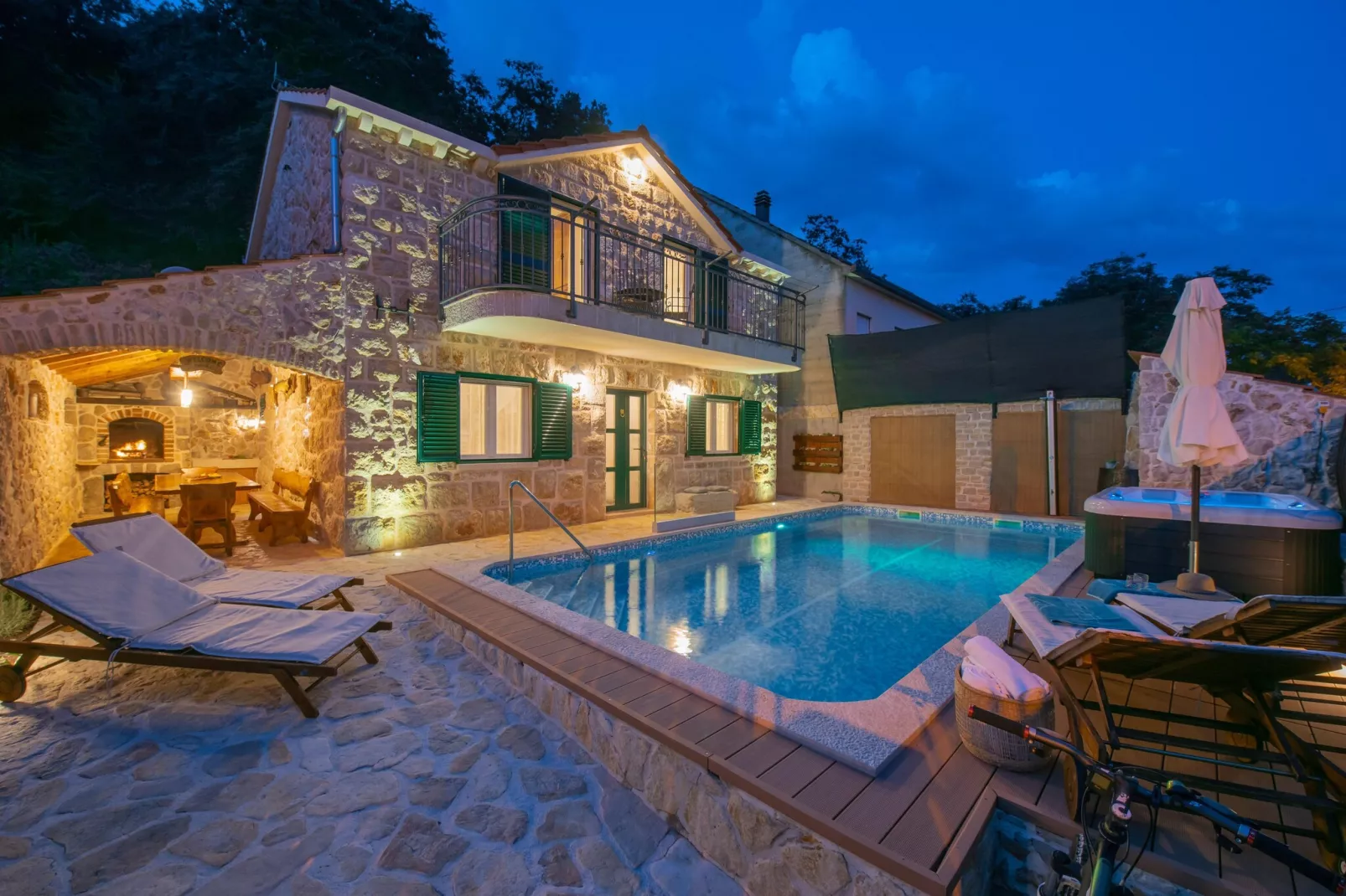 VILLA OLD HOUSE - Buitenkant zomer