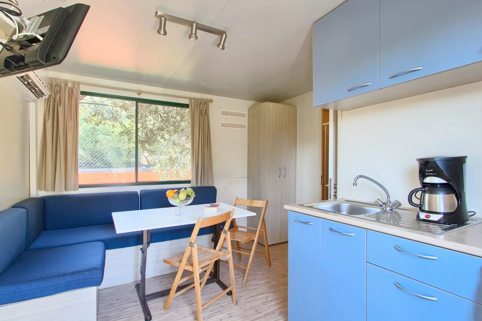 Camping Oliva / STANDARD mobile home MO85 - Woonkamer