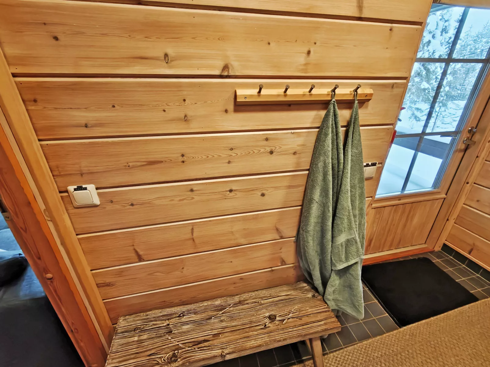 Ihtingin koskikara - Binnen