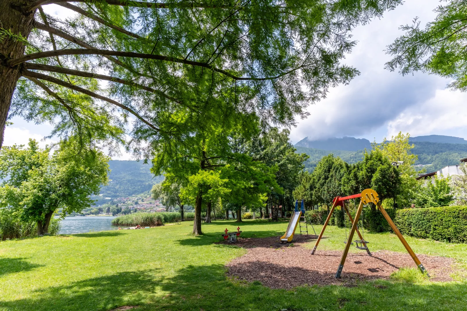 Caldonazzo Family Collection - LODGE SUPERIOR max occ 4 adults  1 child 999 - Tuinen zomer