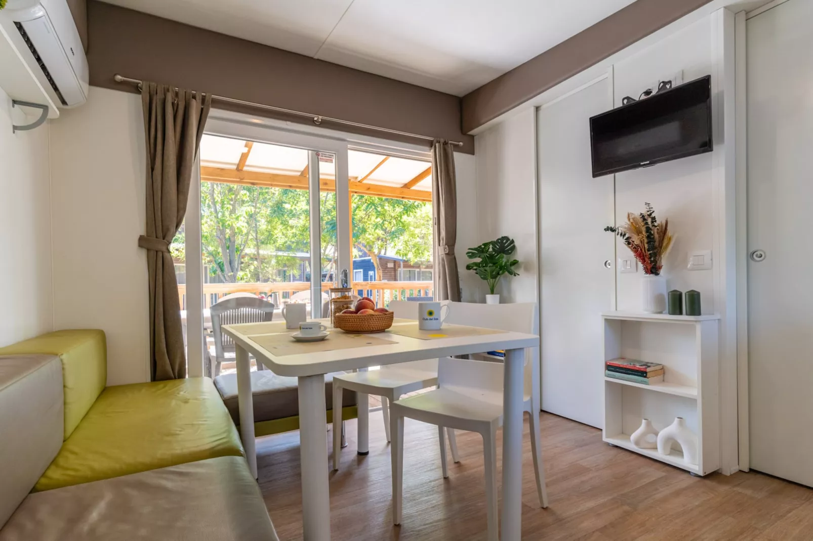 Club del Sole Orbetello Family Collection / LODGE DELUXE max cap 4 pax - Woonkamer