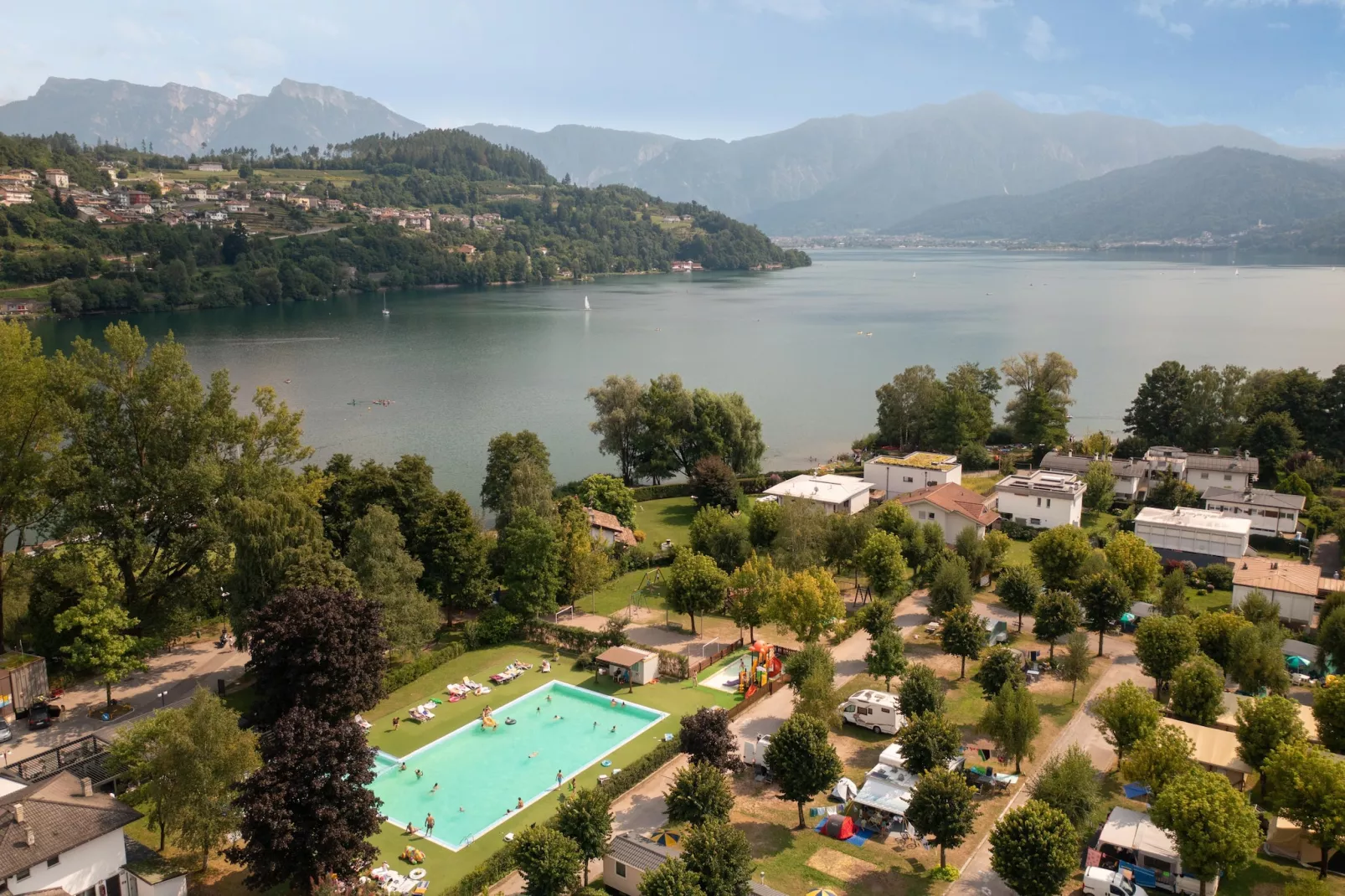 Caldonazzo Family Collection - LODGE SUPERIOR max occ 4 adults  1 child 999 - Gebieden zomer 1km