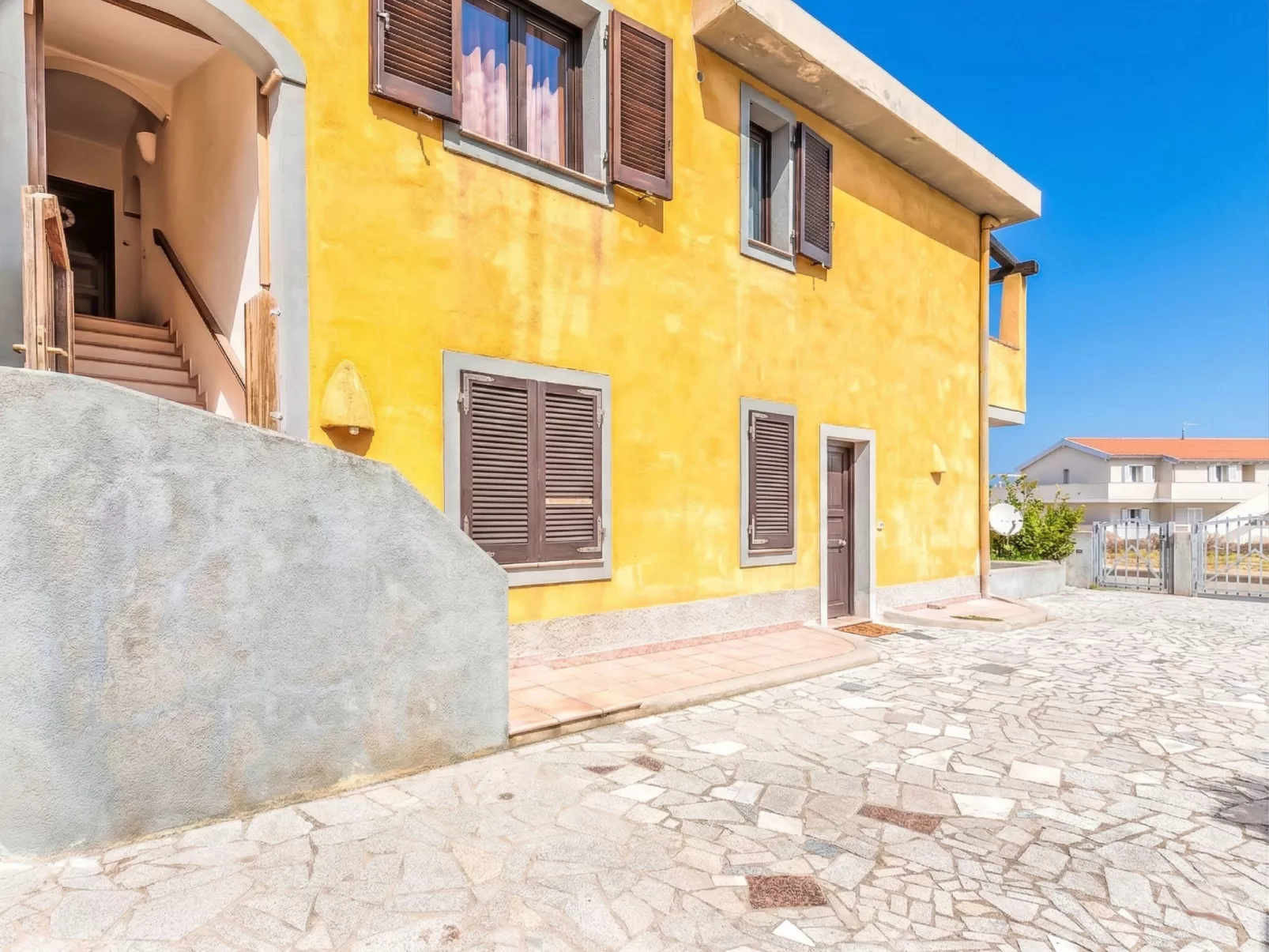 Angela House - Buiten