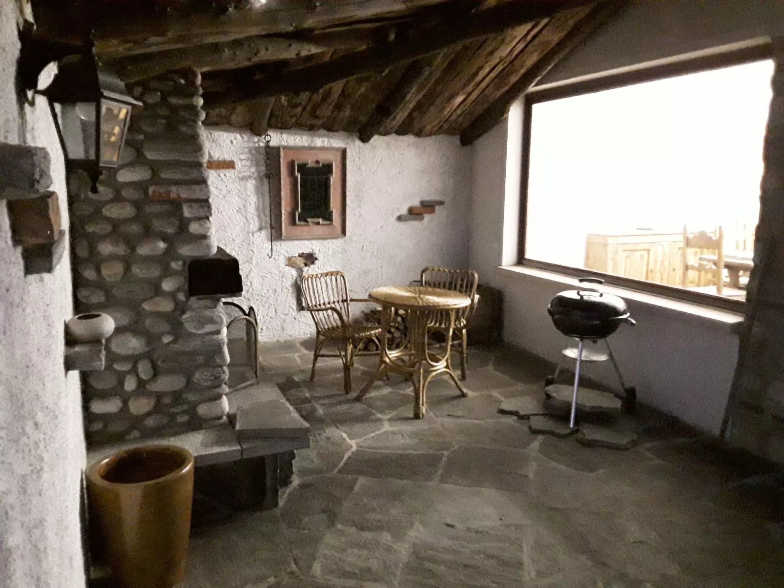 Villa mit geschlossenem Garten und schöner Aussi - Binnen