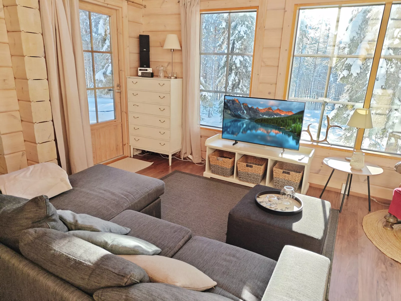 Ihtingin koskikara - Binnen