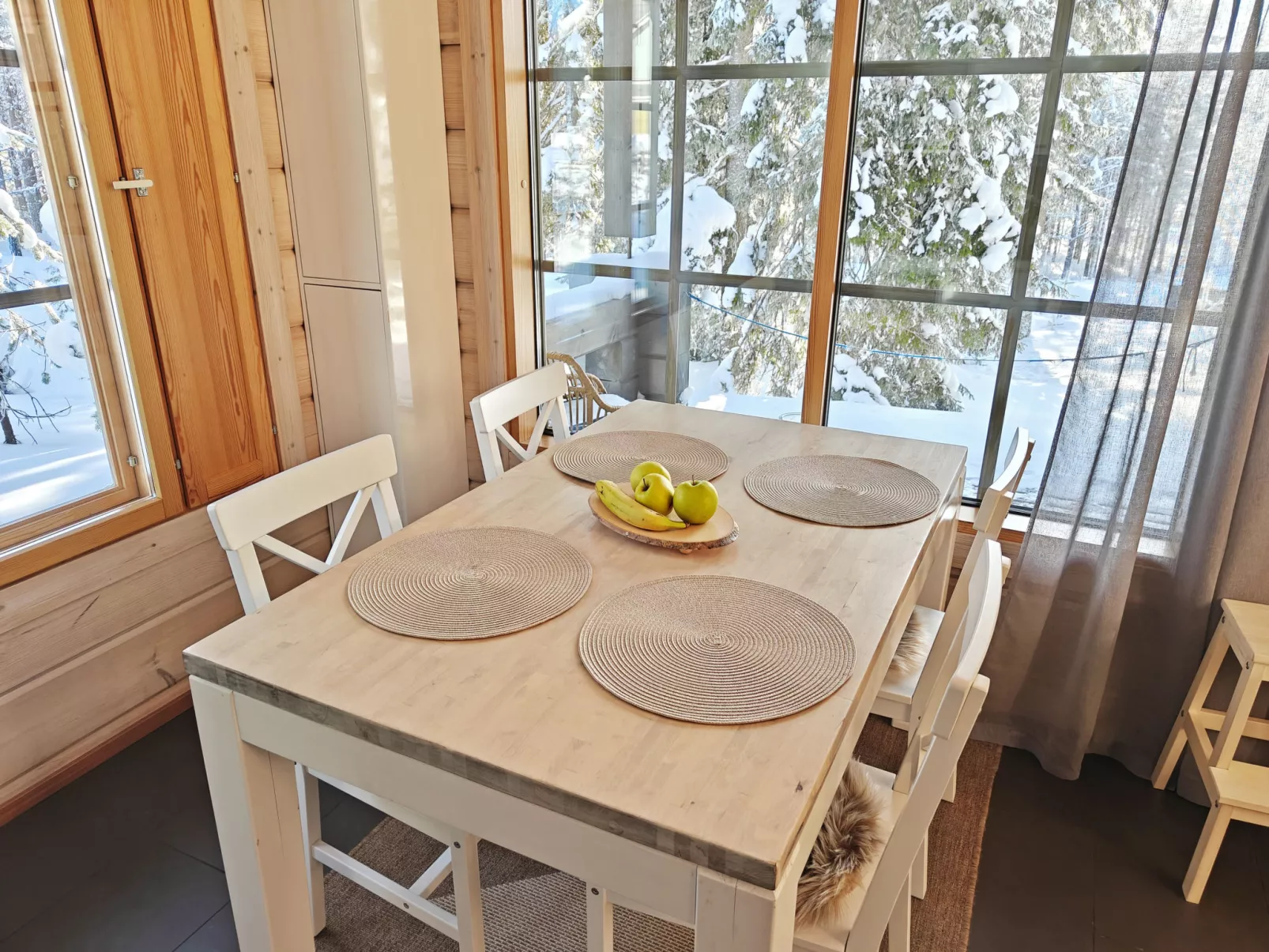 Ihtingin koskikara - Binnen