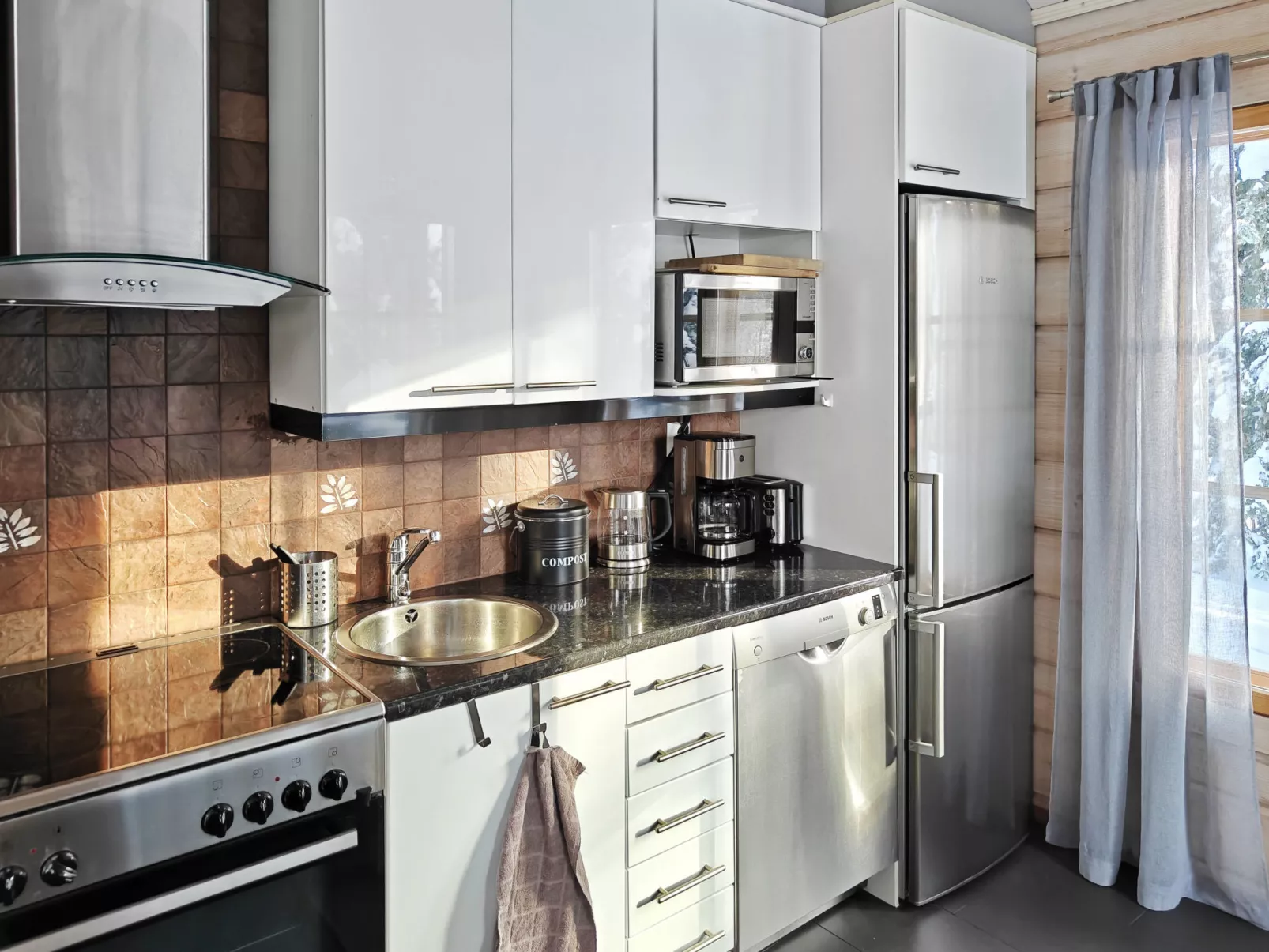 Ihtingin koskikara - Binnen