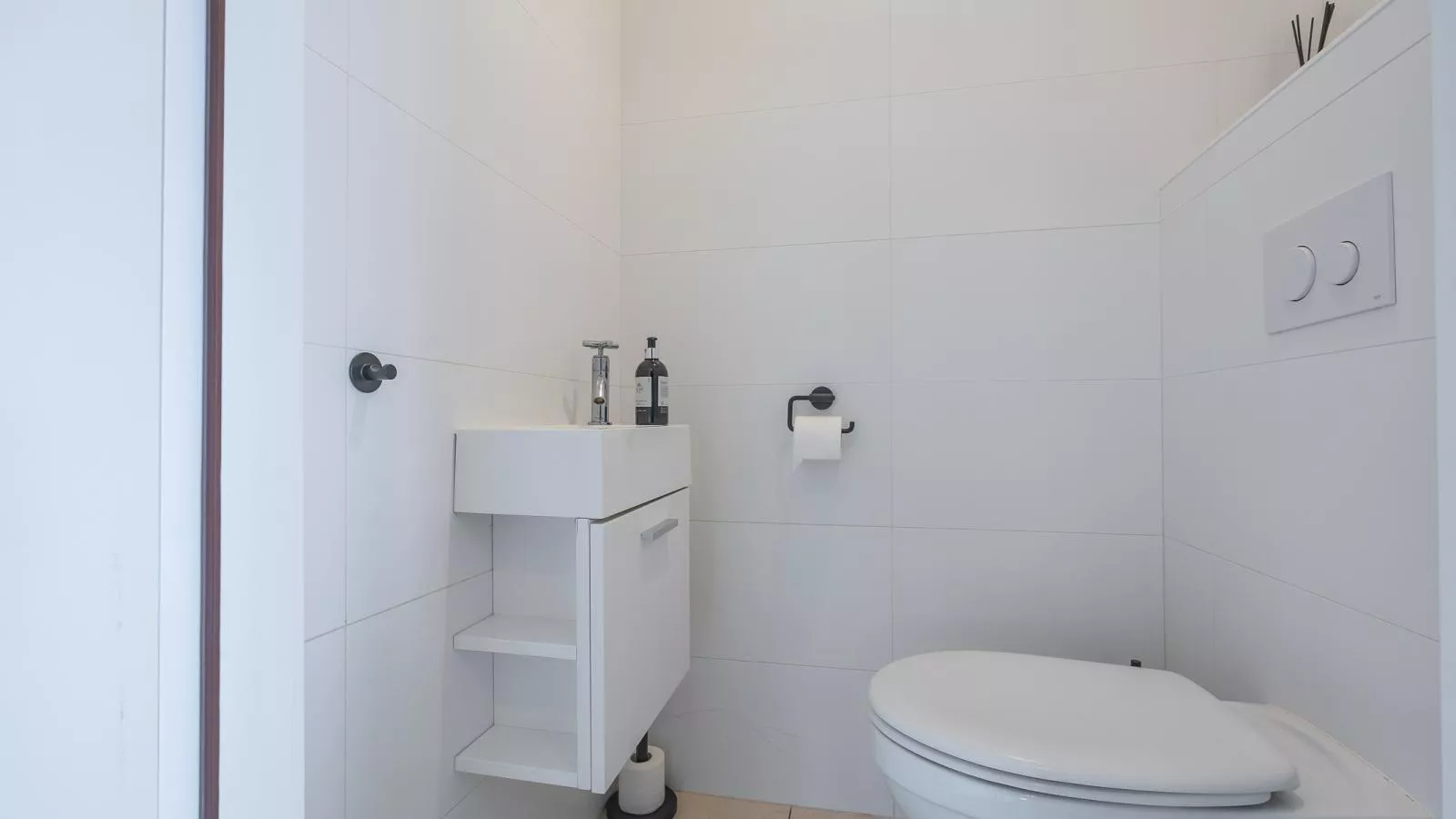 Rising Sun - 0101 - Badkamer