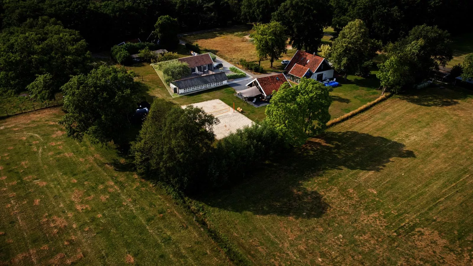 Design Farmers Barn Twente - Buitenkant zomer