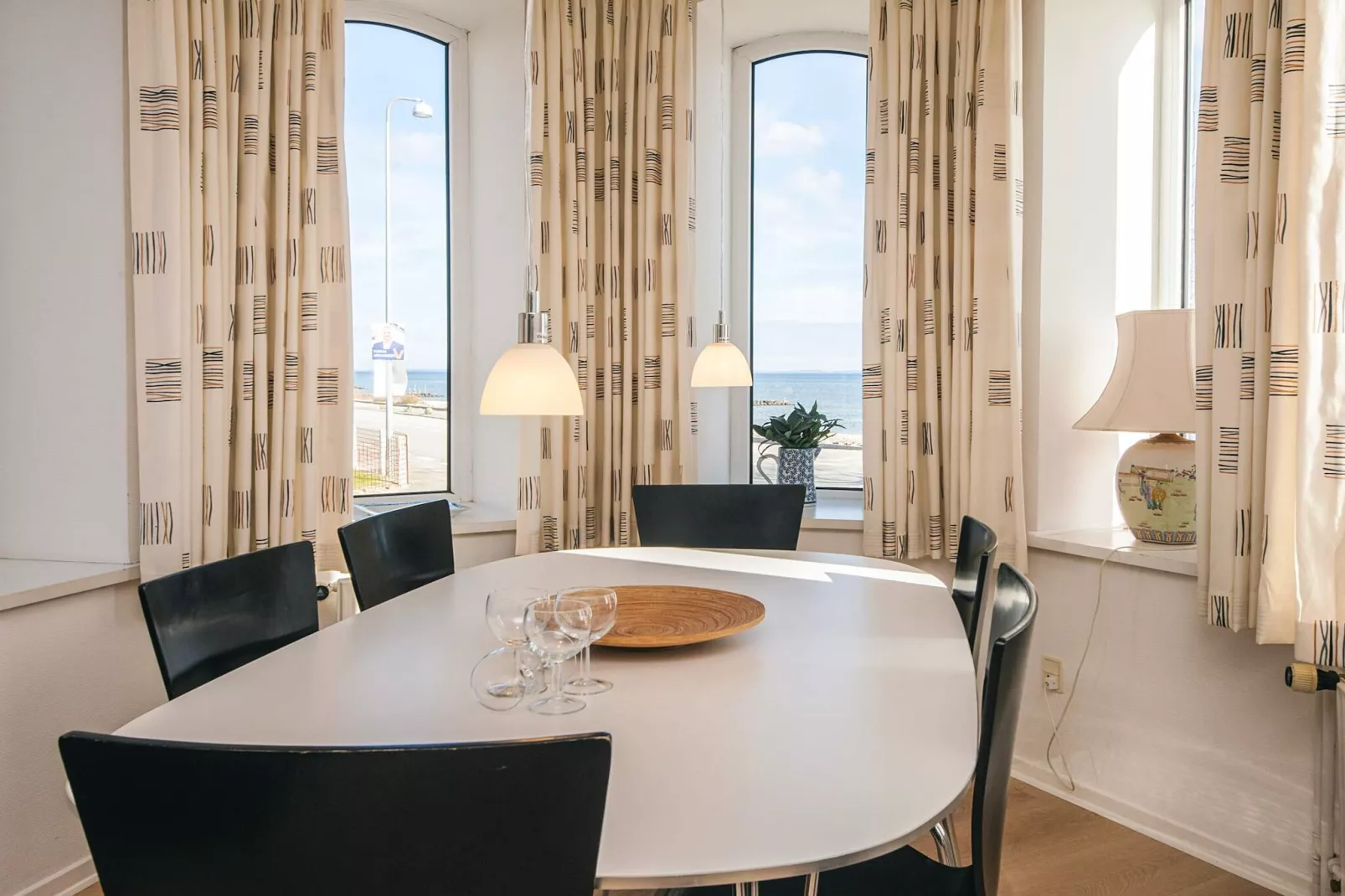 2 towerroom w/seaview - Binnen