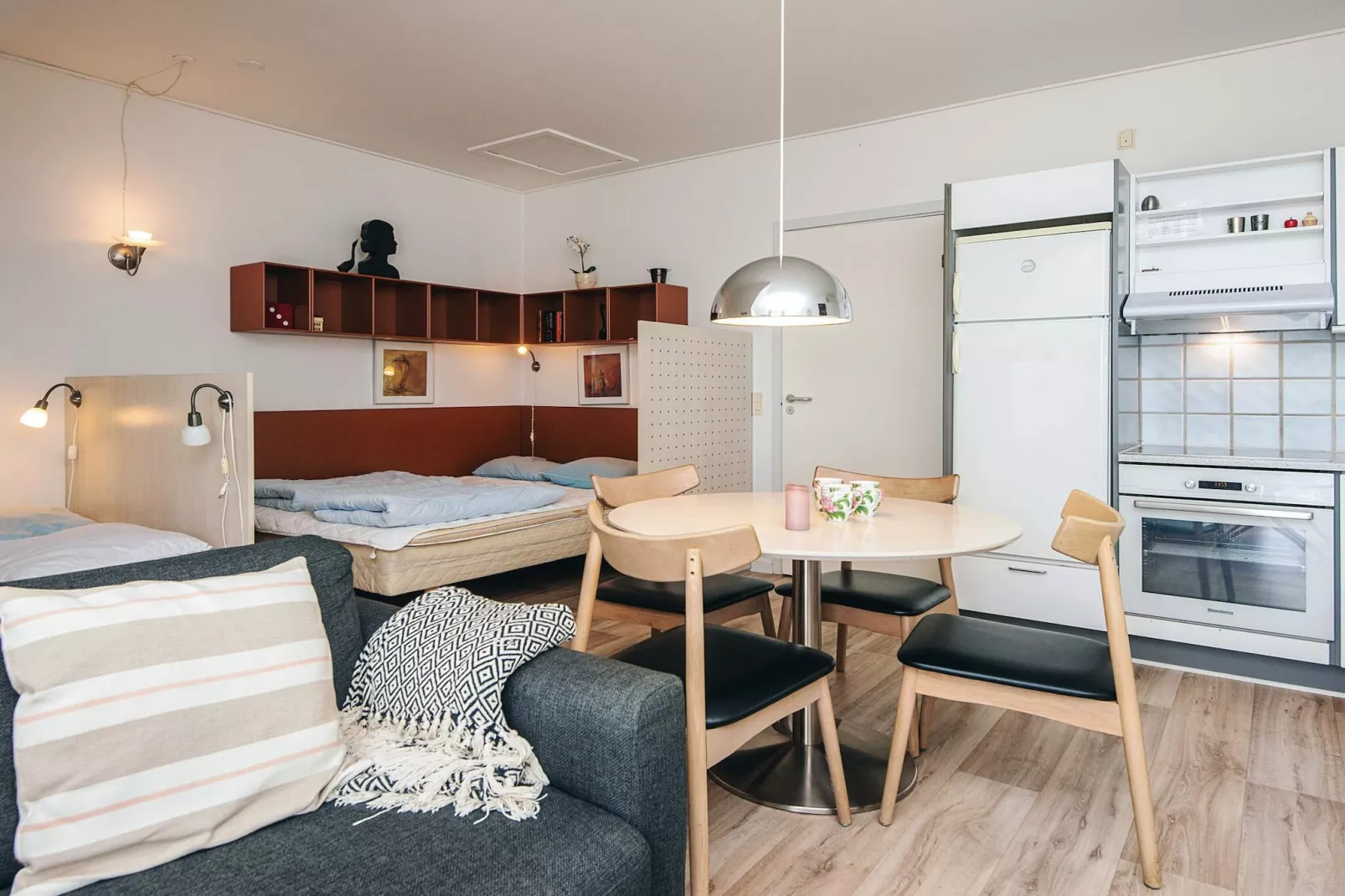 1 room w/seaview - Binnen