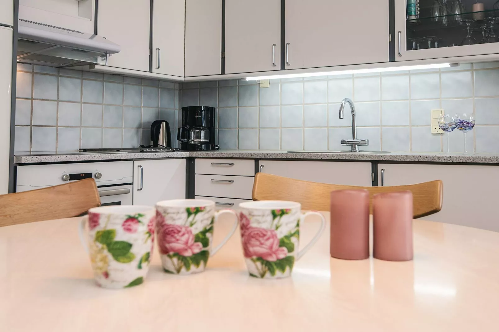 1 room w/seaview - Binnen