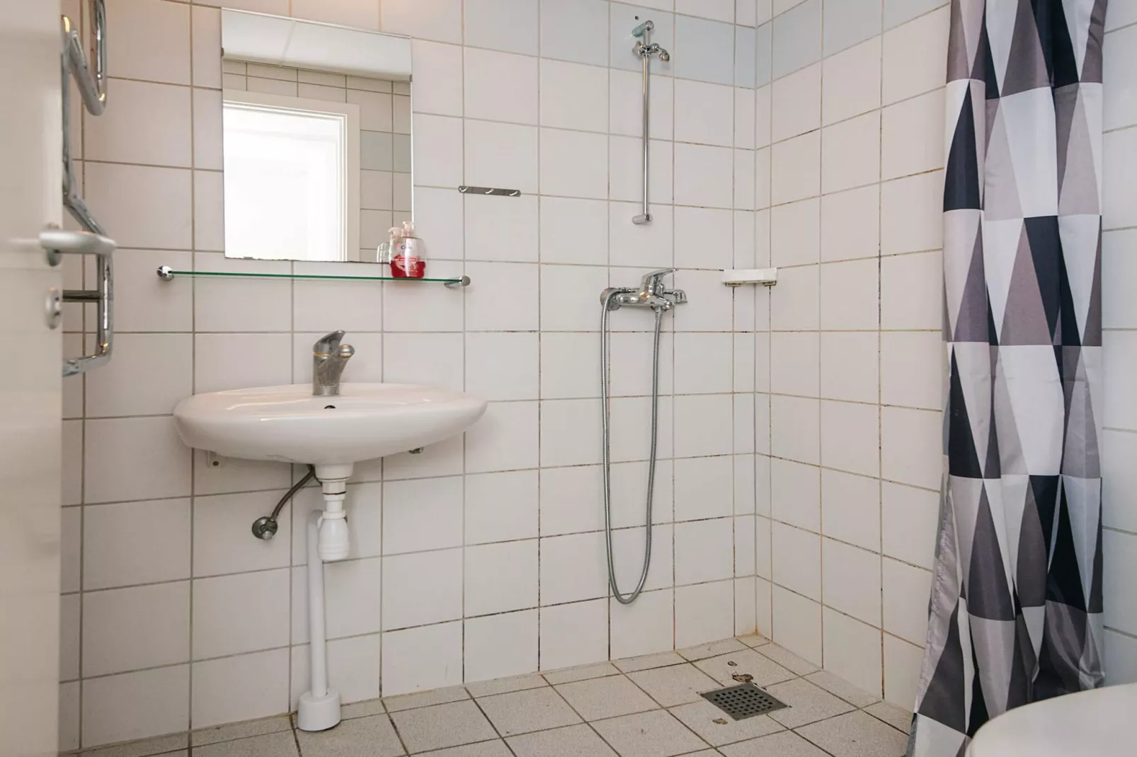 2 rooms w/partially seaview - Binnen