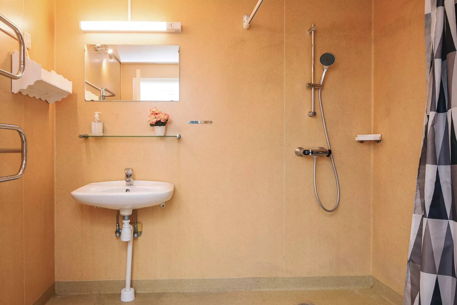 1 room w/seaview - Binnen