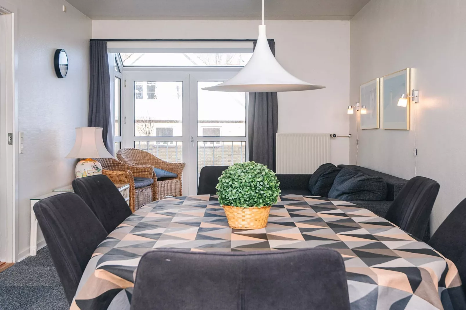 2 rooms w/partially seaview - Binnen