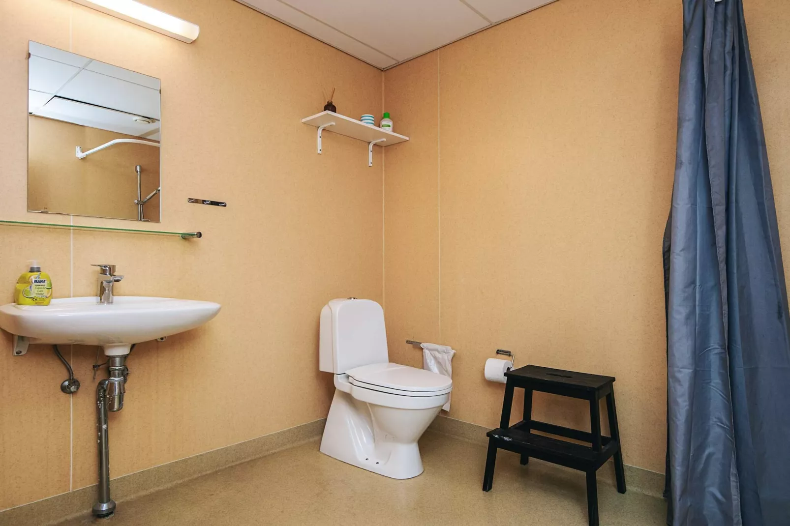 1 room w/seaview - Binnen