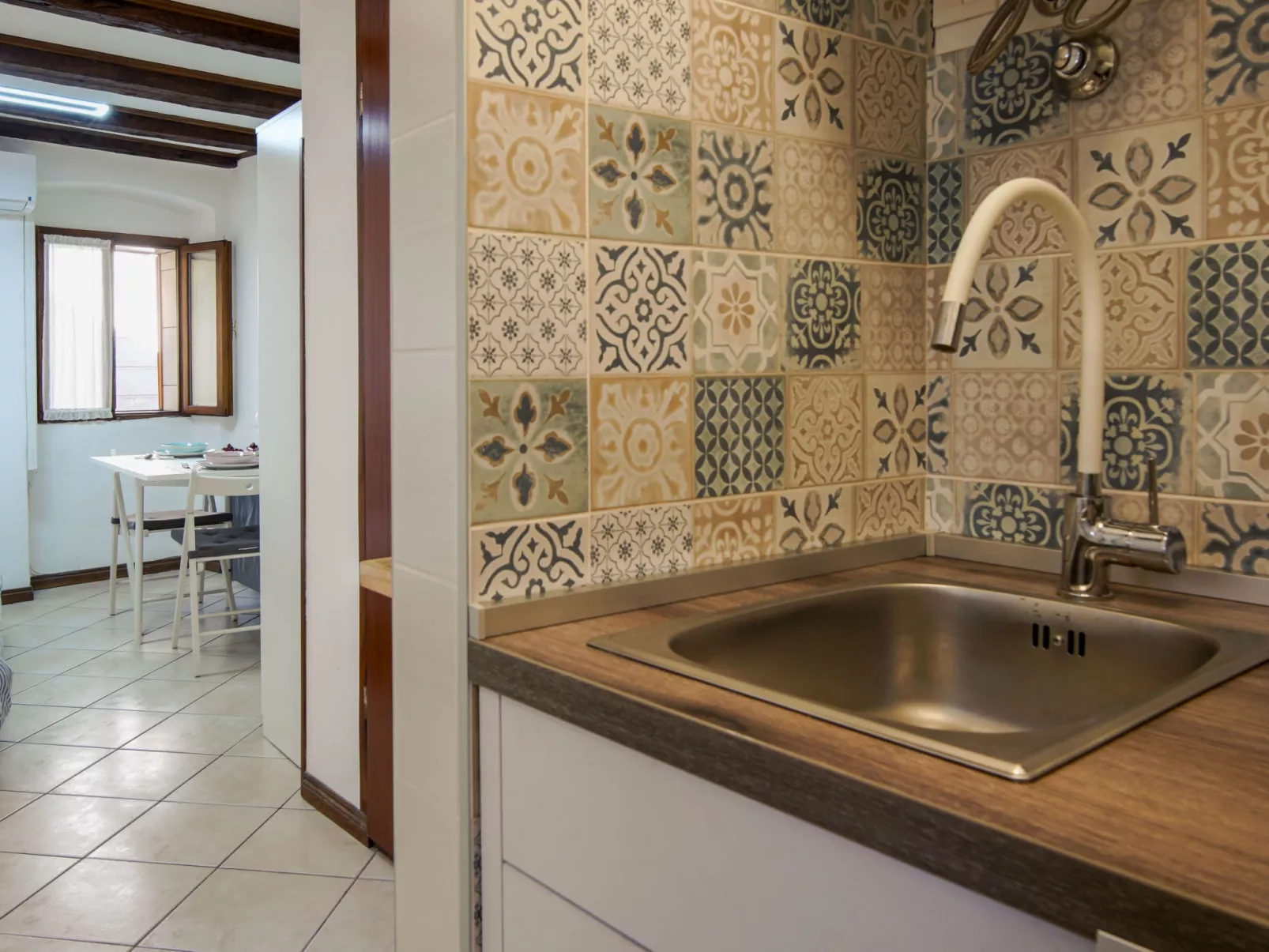 Piccolo Mondo - Binnen