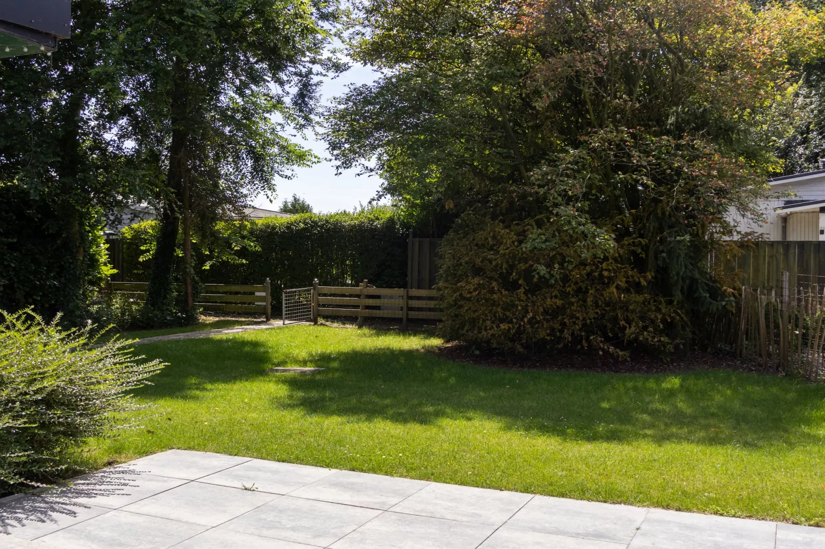 Huis & Meer nabij het Ijsselmeer - Tuinen zomer