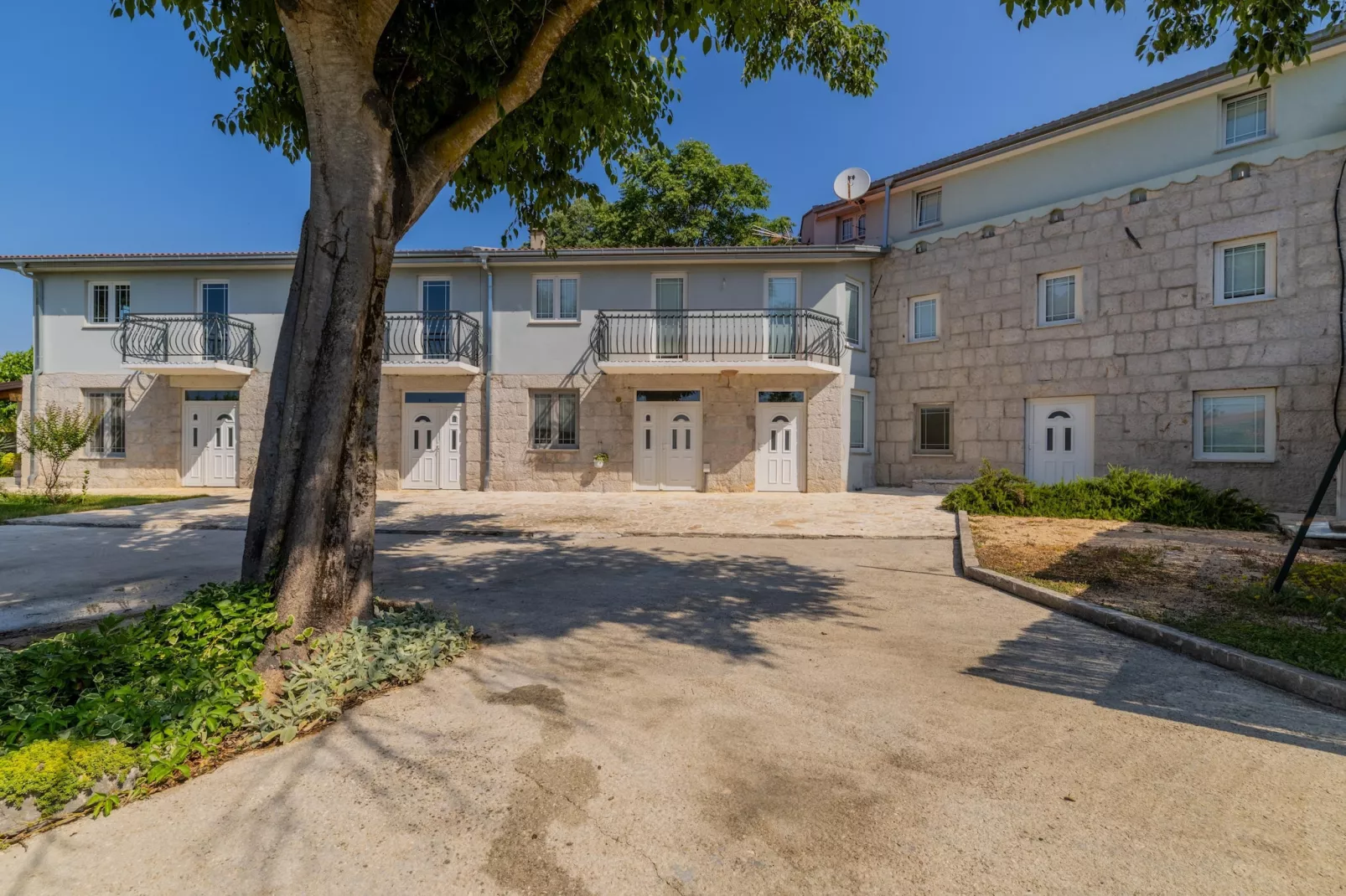 Villa Lavandis - Buitenkant zomer