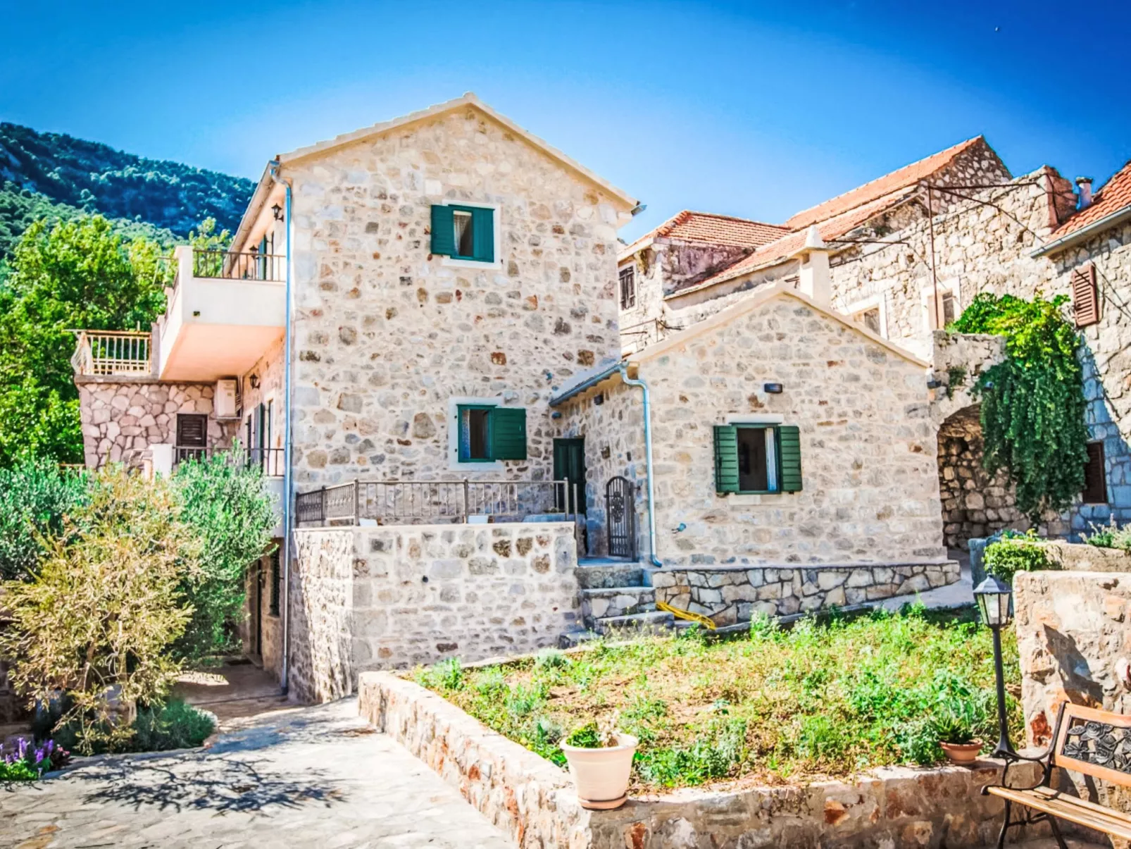 Natura with private pool - Buiten