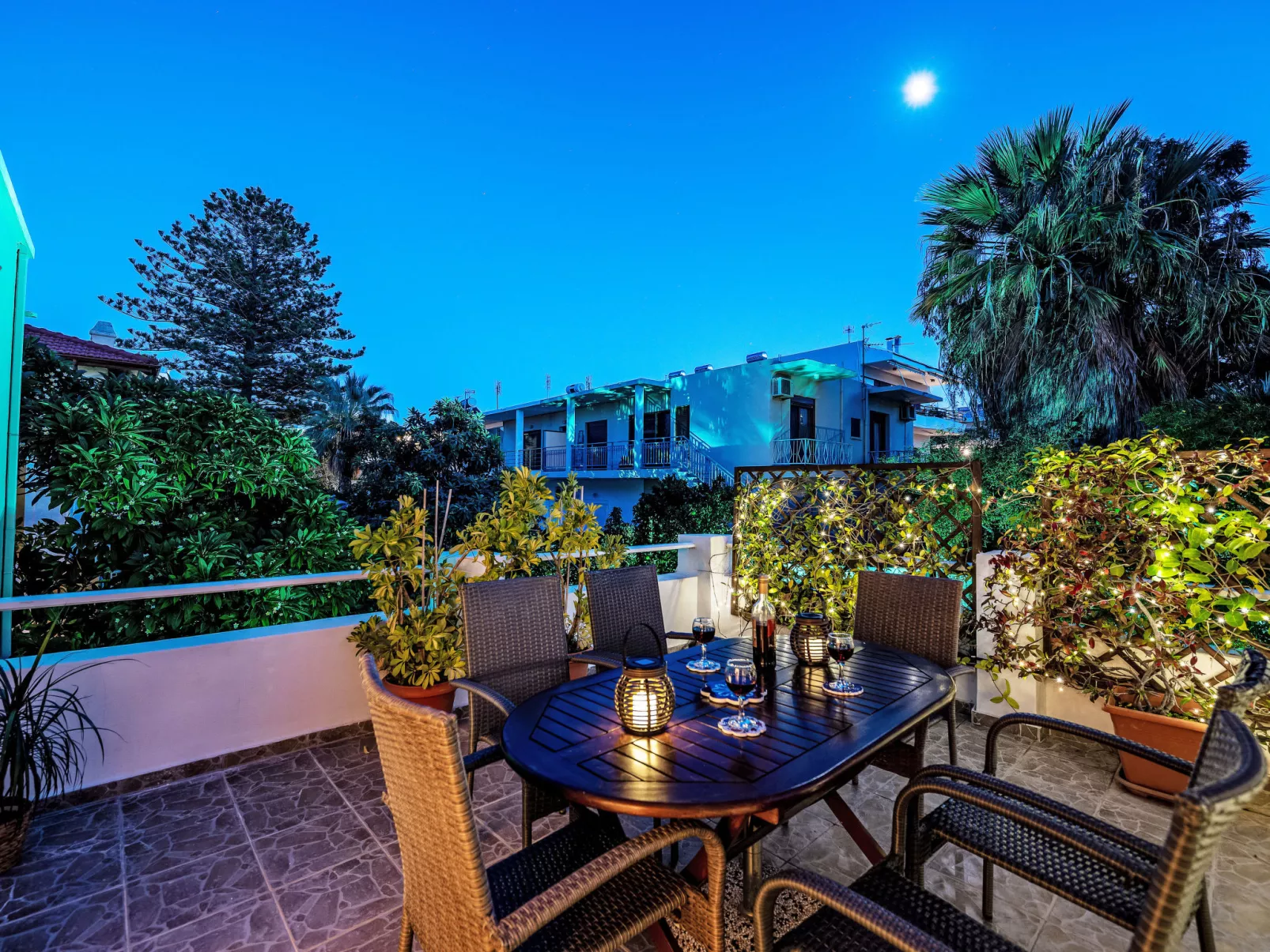 Wohnung mit Meerblick und großer Terrasse - Buiten