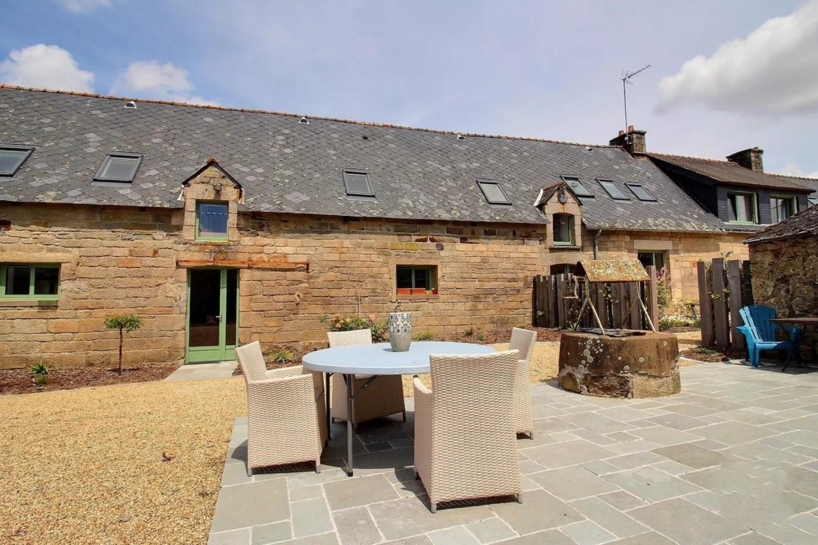 Joli Gite de vacances à Neulliac - Terrasbalkon