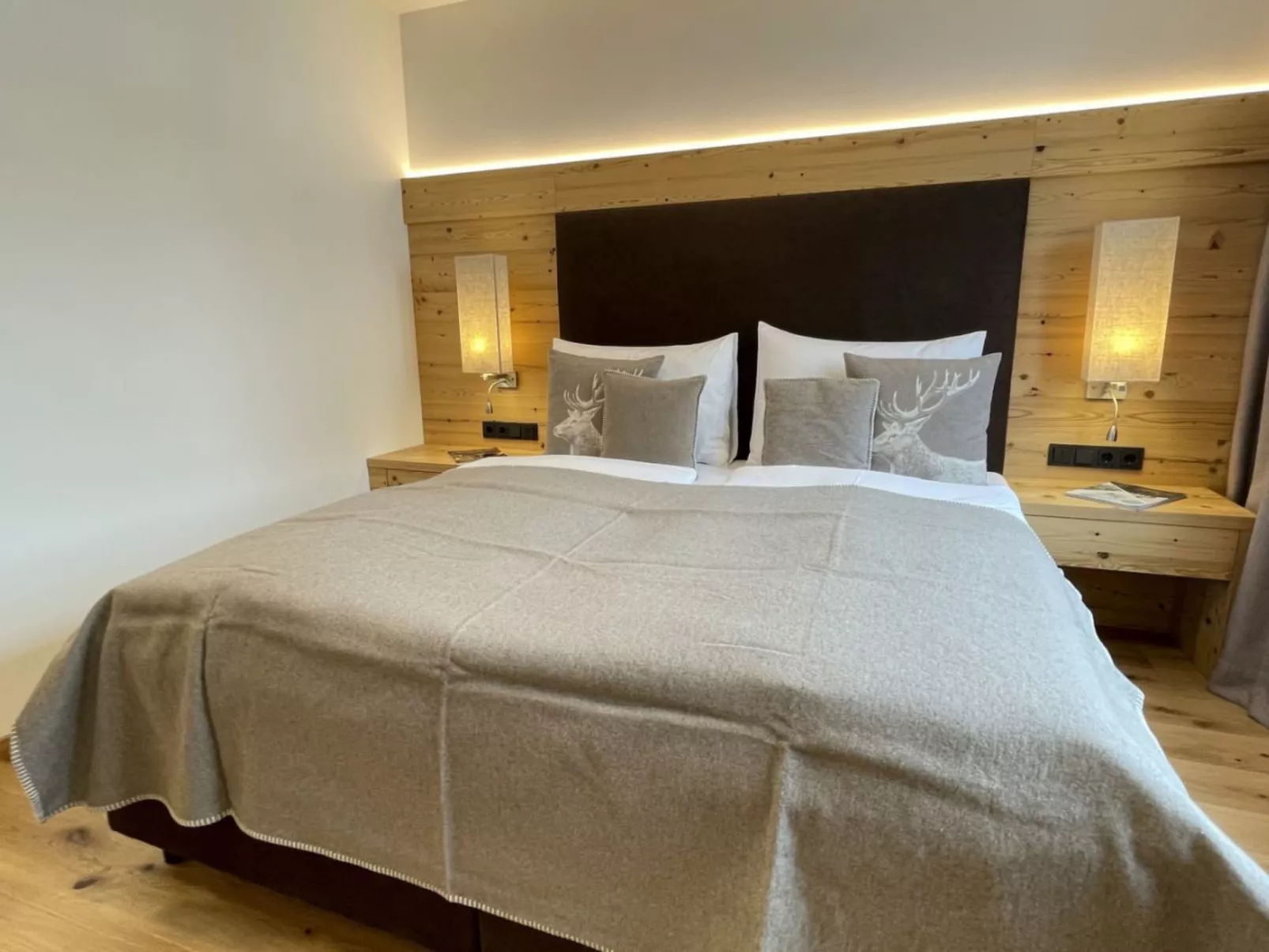 3_SPA - Poolside Superior 726