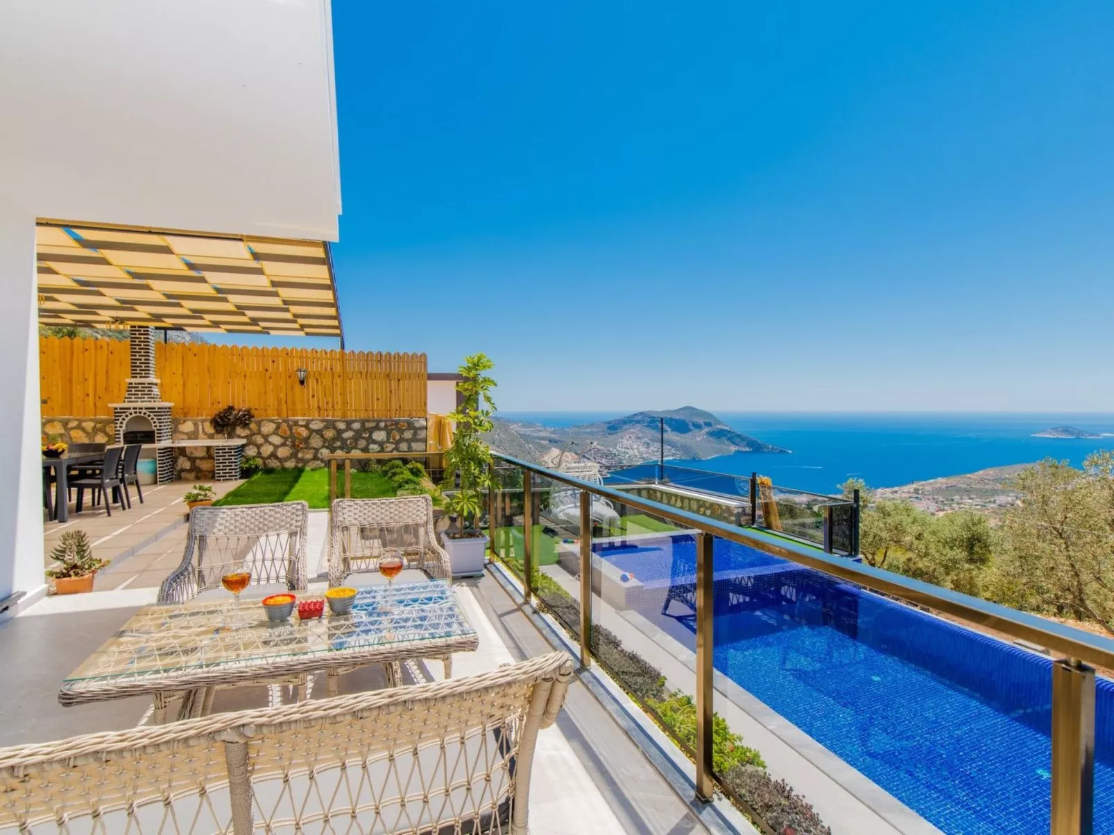 Villa Bajon mit Infinitypool und Meerblick - Buiten