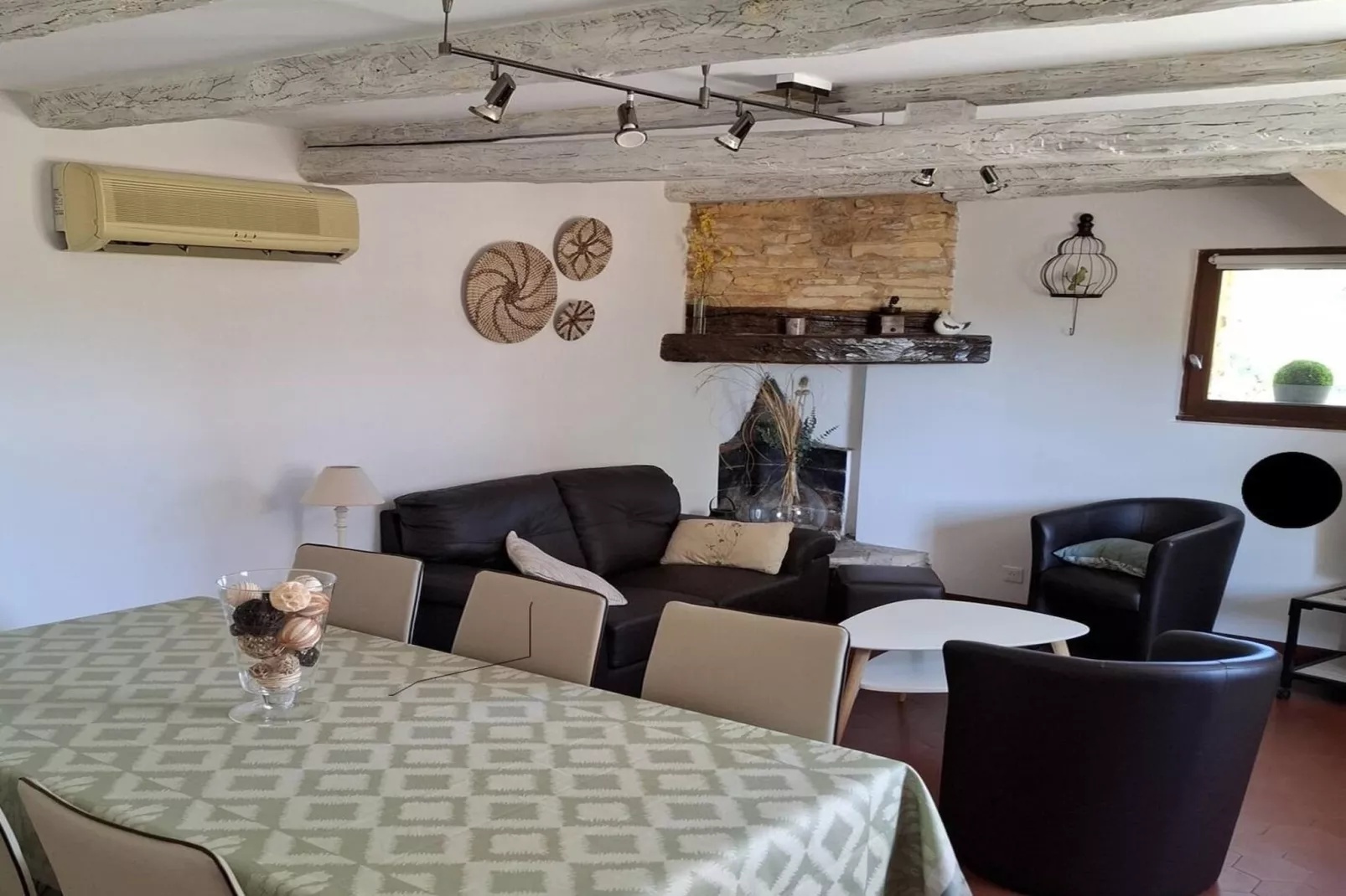 Jolie maison le Catalo - Eetkamer