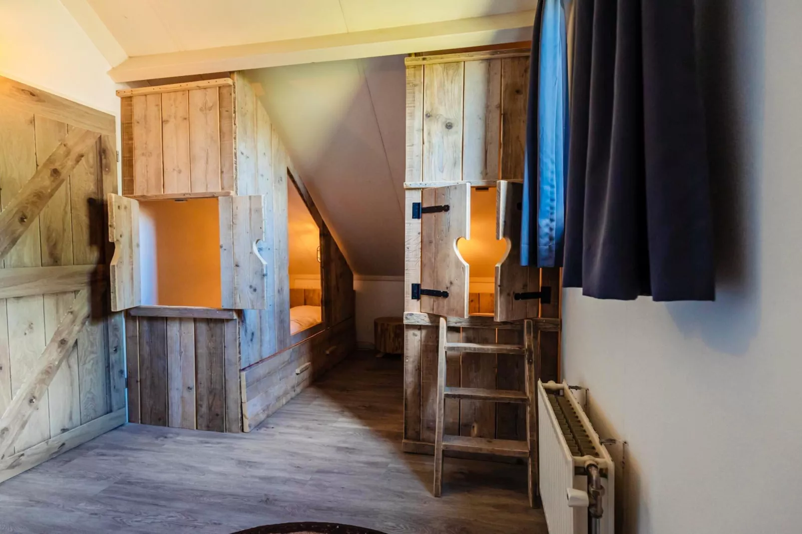 6 - Persons Lakeside Child-friendly Bungalow - Overloop