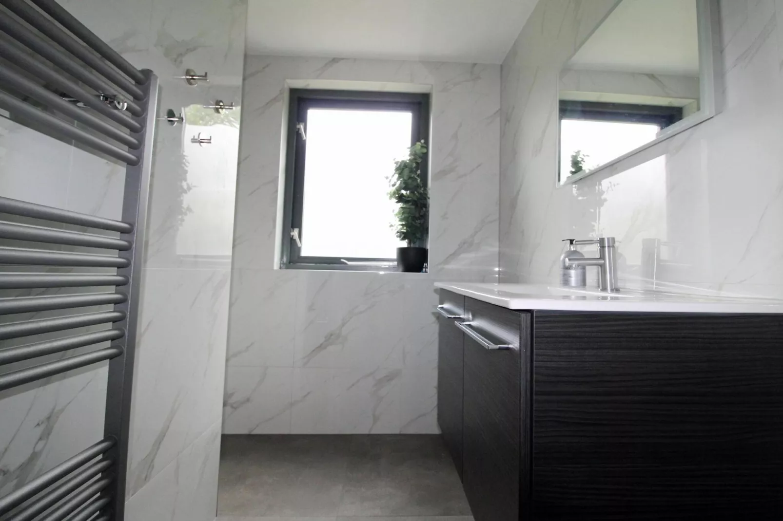 6 - Persons Bungalow La Moufflon - Badkamer