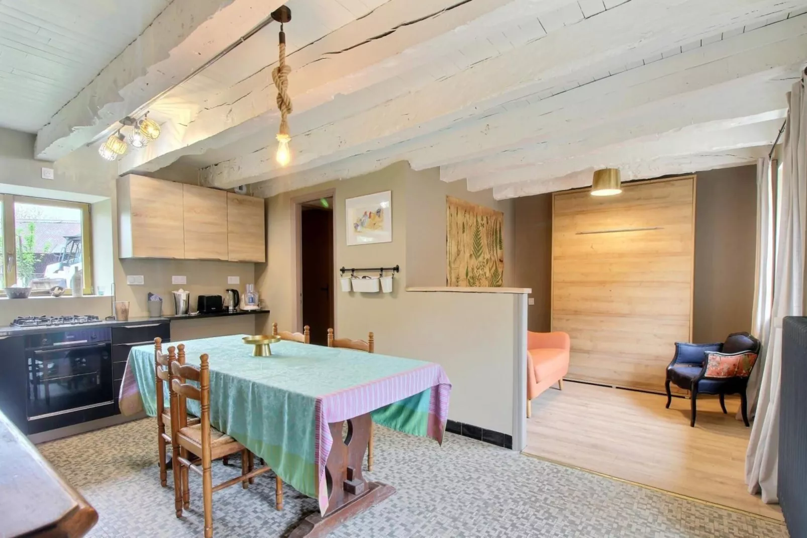 Joli Gite de vacances à Neulliac - Eetkamer