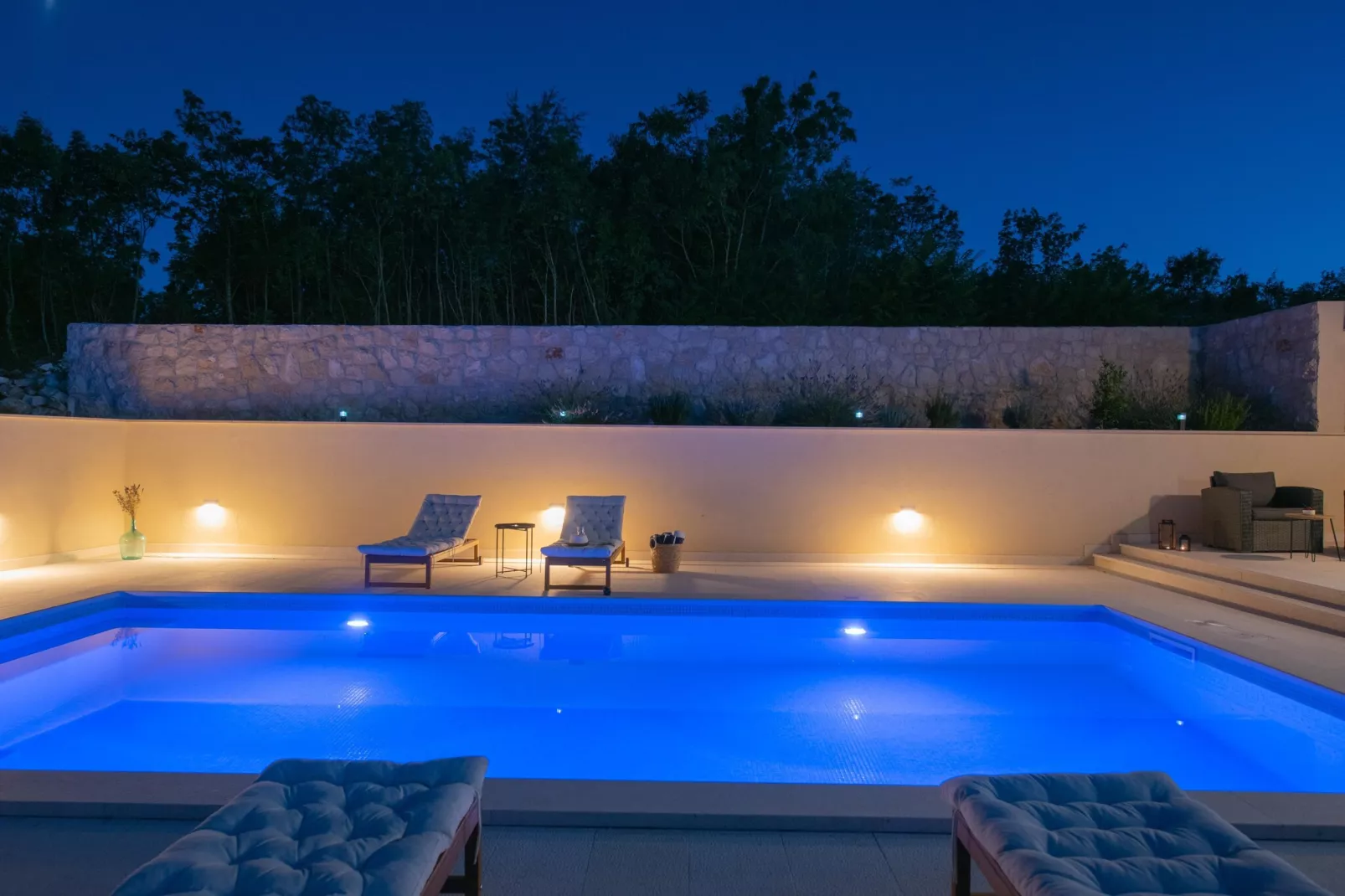 UNIQUE VILLA PIETRA - Zwembad