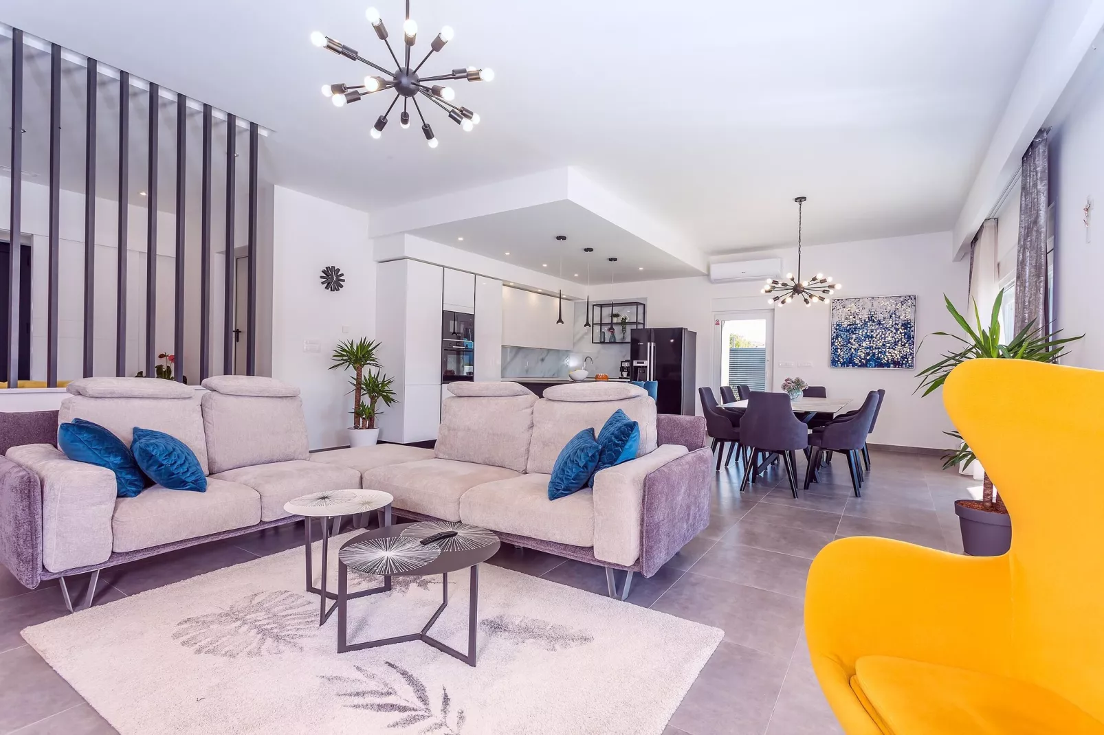 VILLA CASA MIA LUXURY RETREAT WITH SWIMMING POOL - Woonkamer