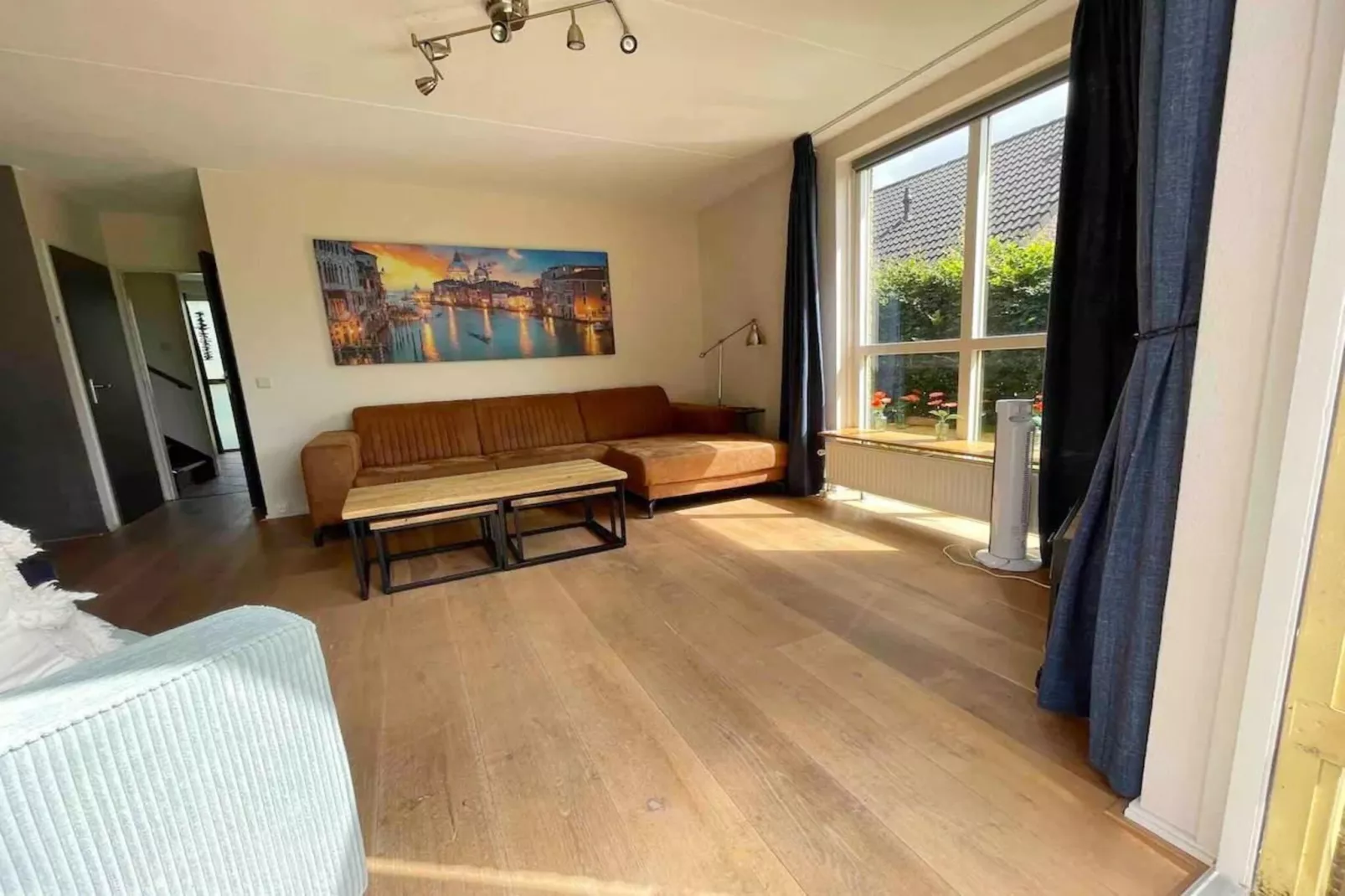 6 - Person Forest Pet & Family Bungalow - Woonkamer