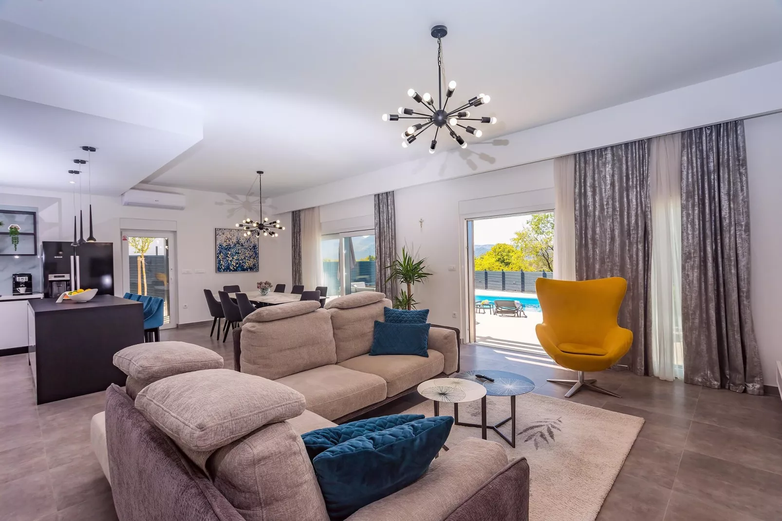 VILLA CASA MIA LUXURY RETREAT WITH SWIMMING POOL - Woonkamer