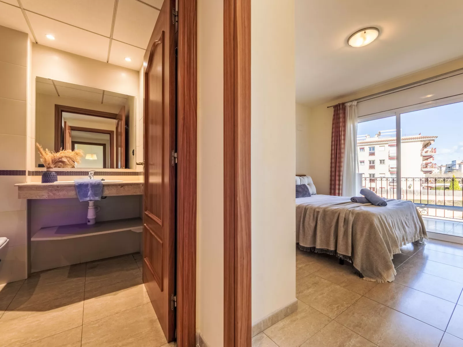 Golden Beach - Binnen