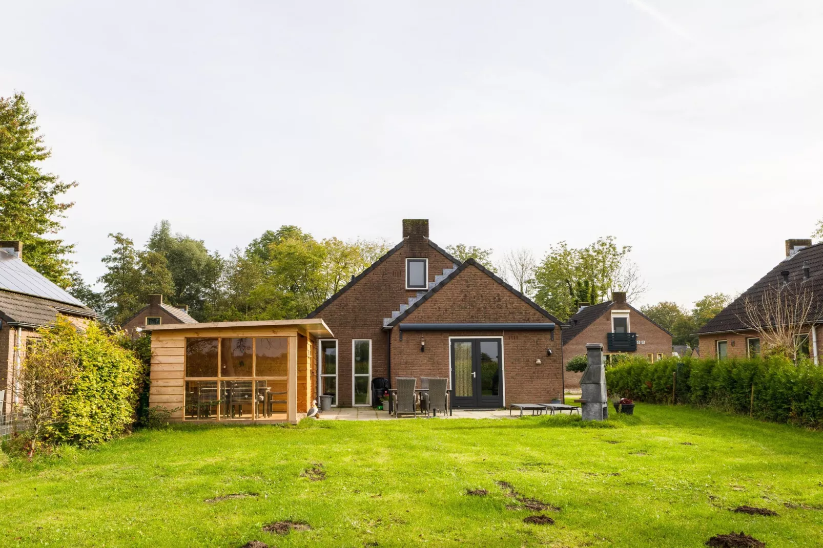 6 - Person Forest Pet & Family Bungalow - Buitenkant zomer