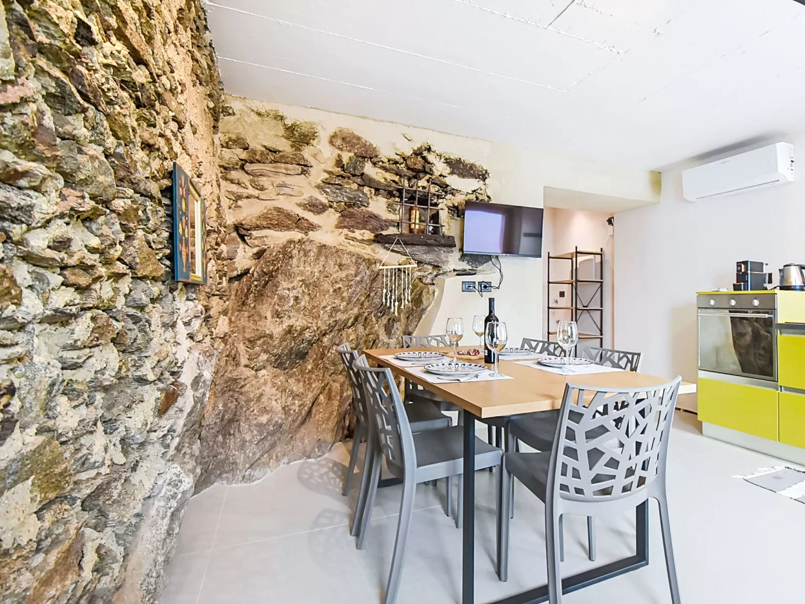 Al Vignale - La Grotta - Binnen