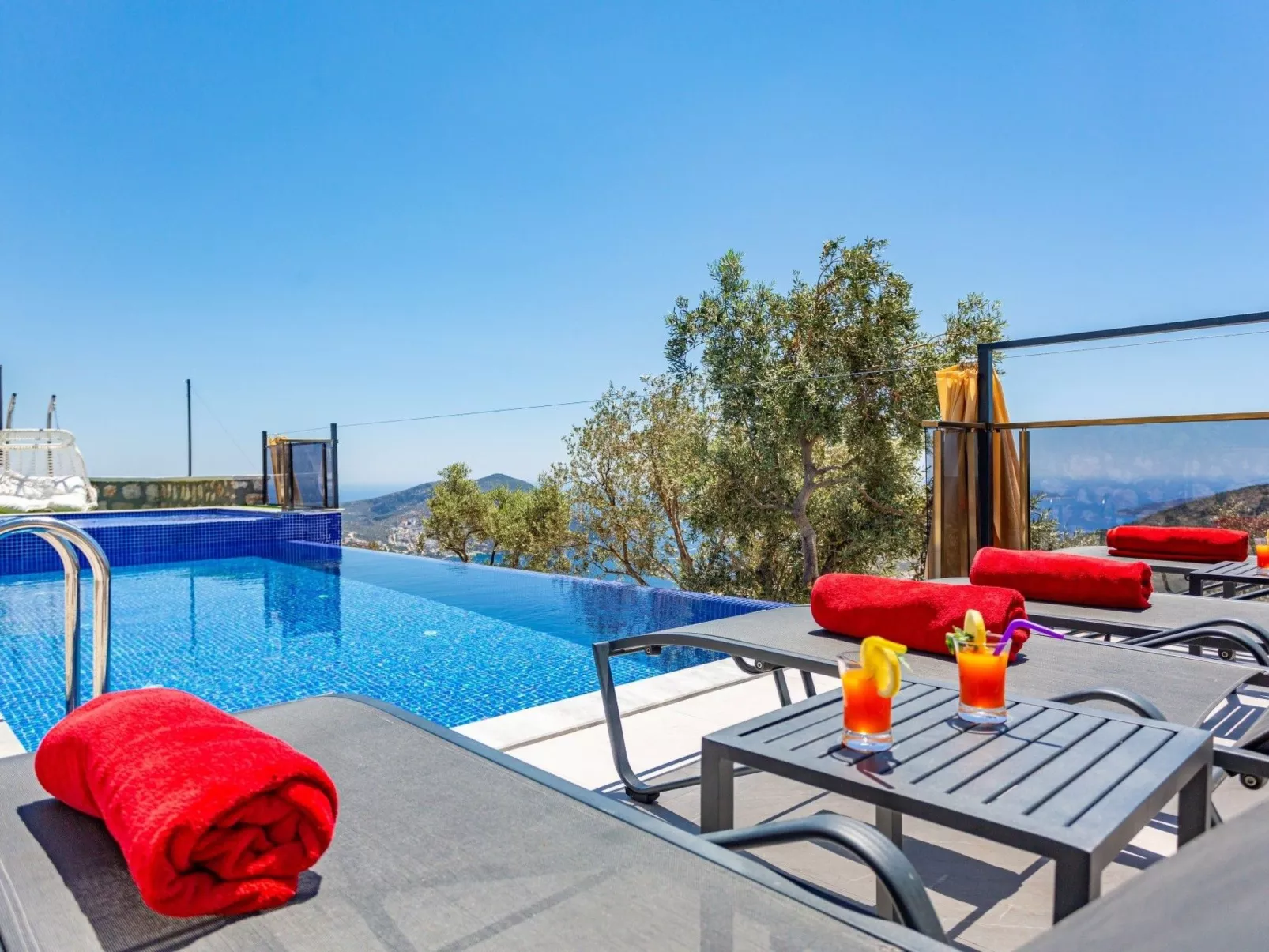 Villa Bajon mit Infinitypool und Meerblick - Buiten