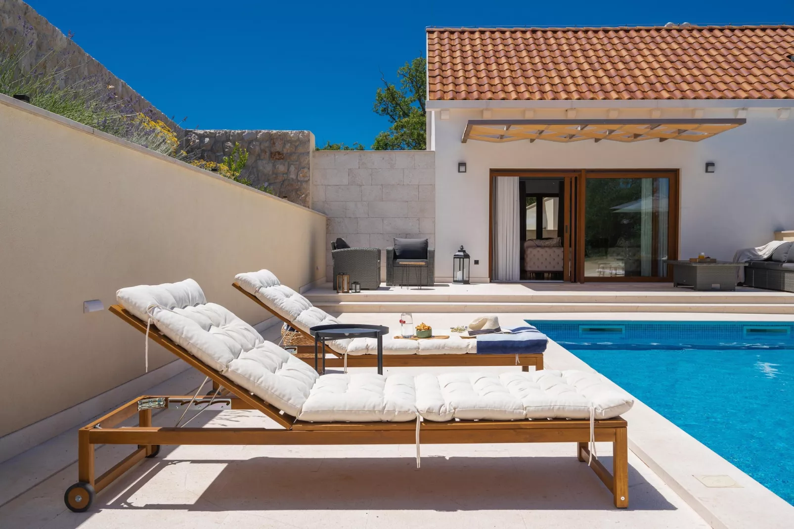 UNIQUE VILLA PIETRA - Zwembad