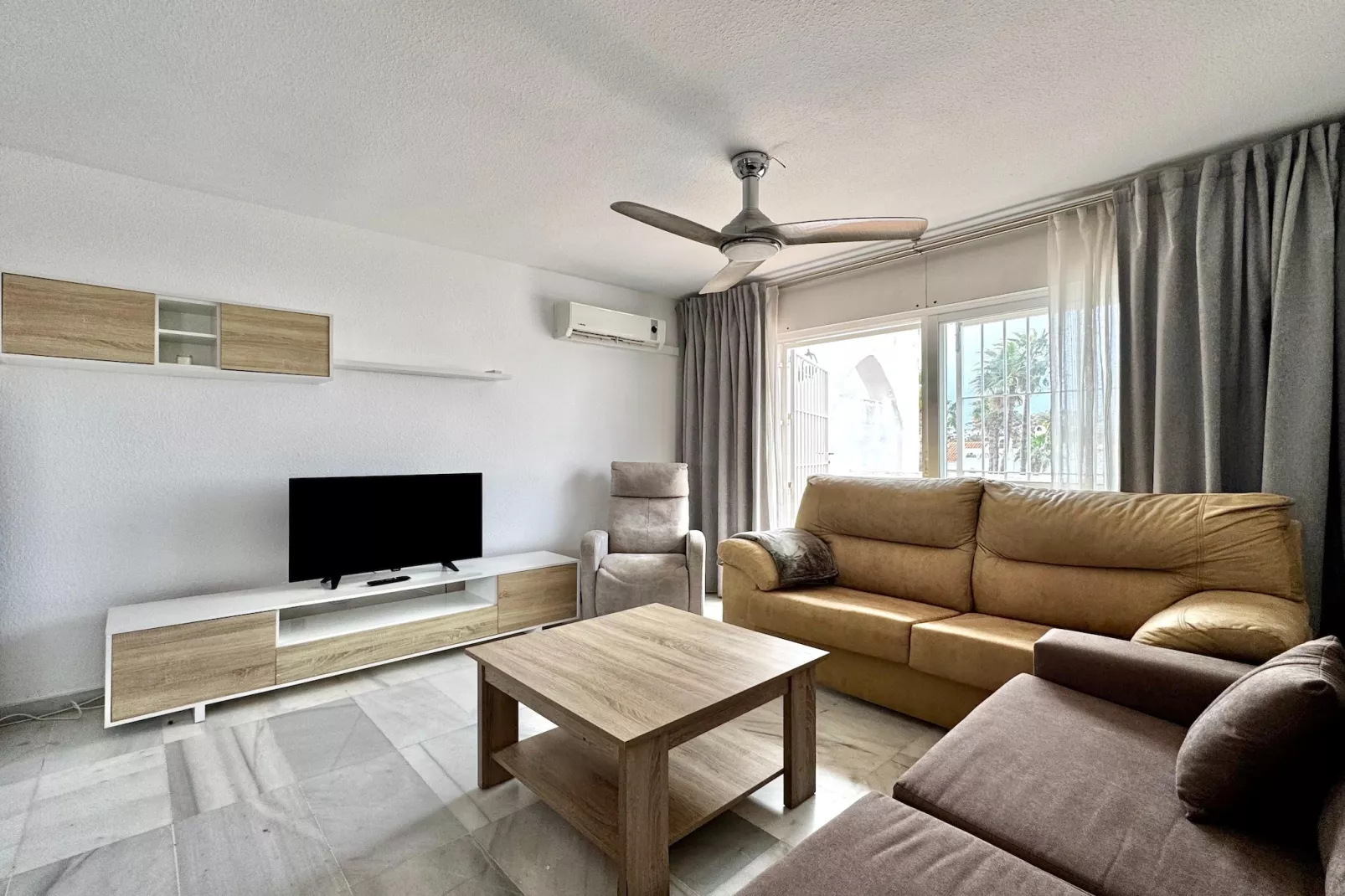 Golf Center 13 1-24 - Woonkamer