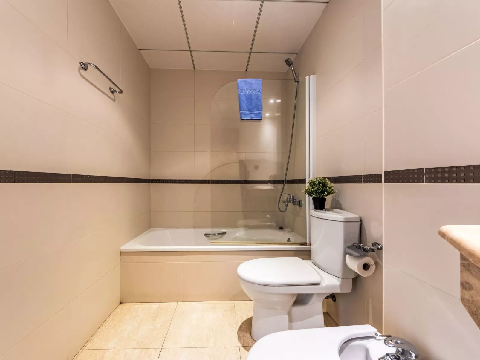 Golden Beach - Binnen