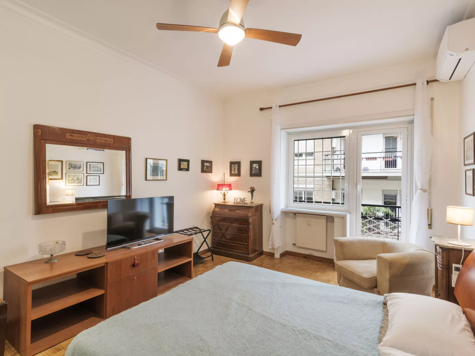 AMP Vatican Home - Binnen