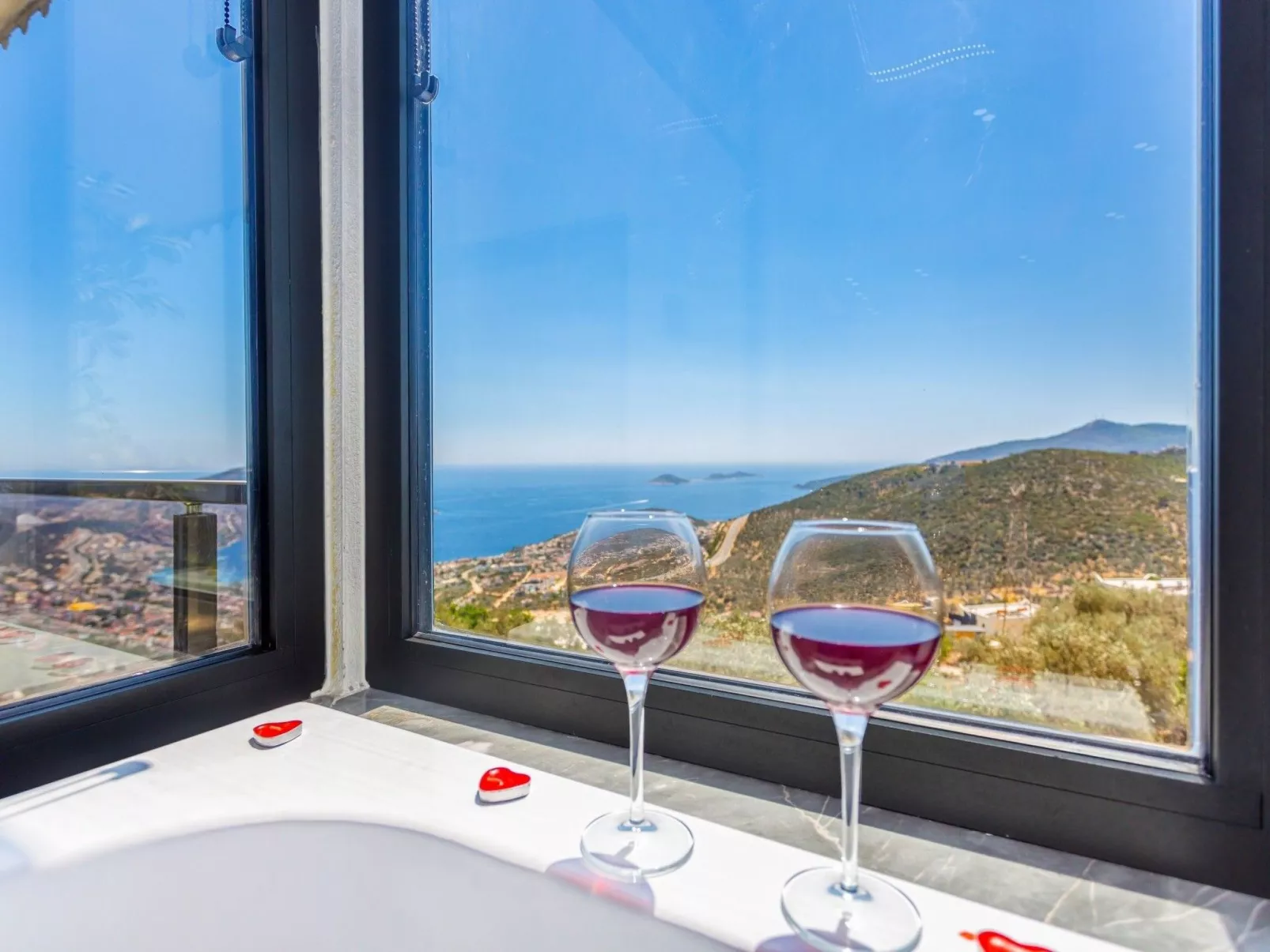 Villa Bajon mit Infinitypool und Meerblick - Buiten