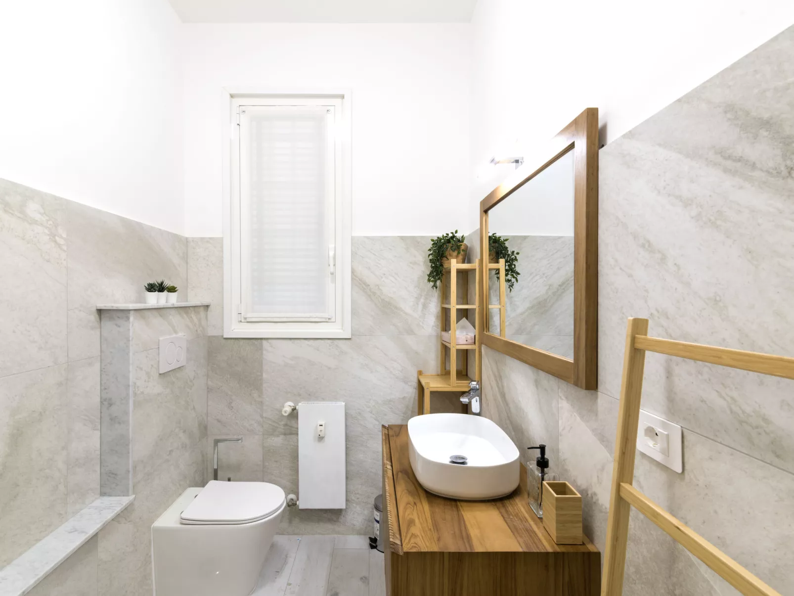 AMP Vatican Home - Binnen