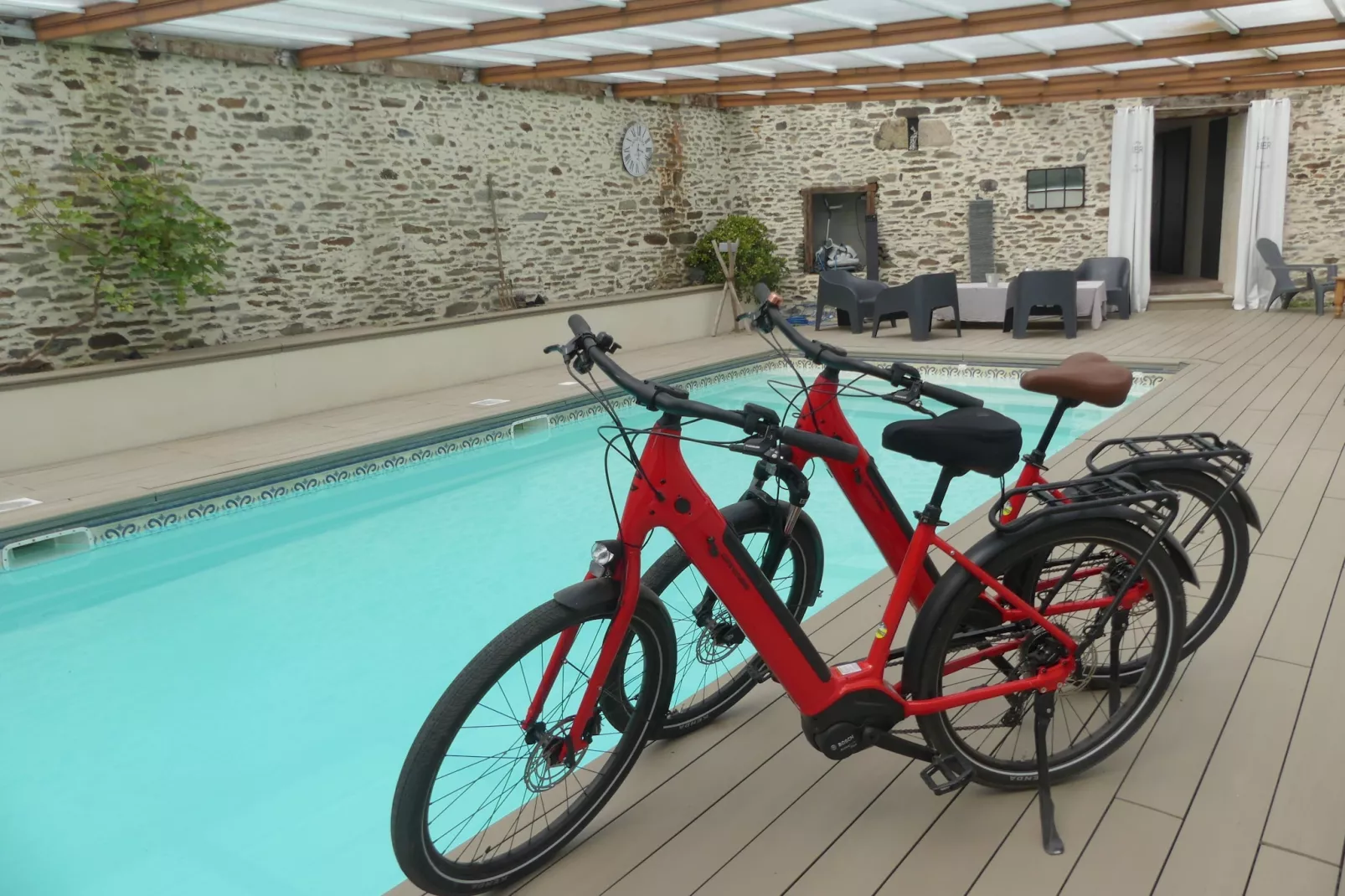 Joli Gite de vacances à Neulliac - Buitenkant zomer