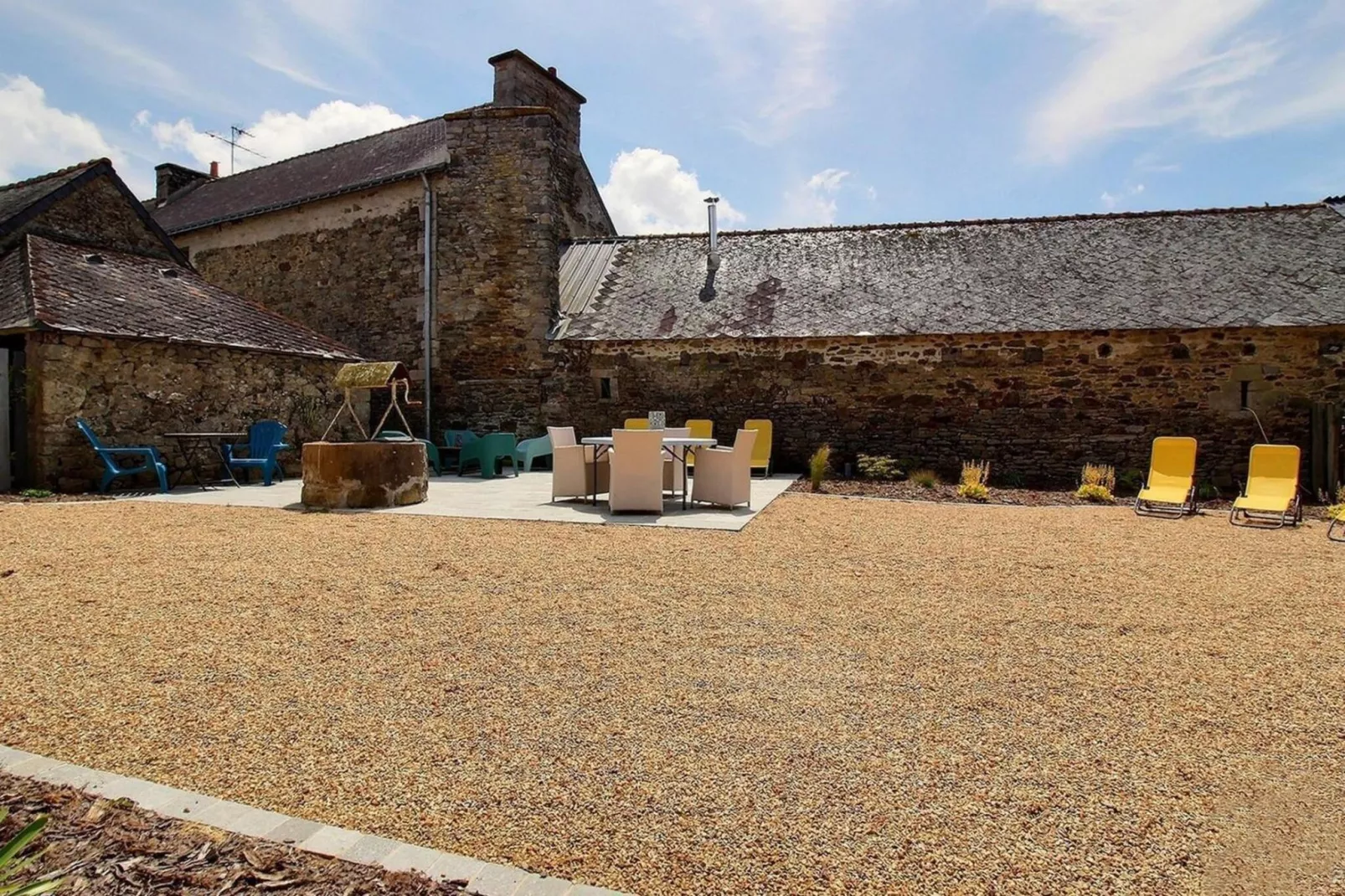 Joli Gite de vacances à Neulliac - Terrasbalkon