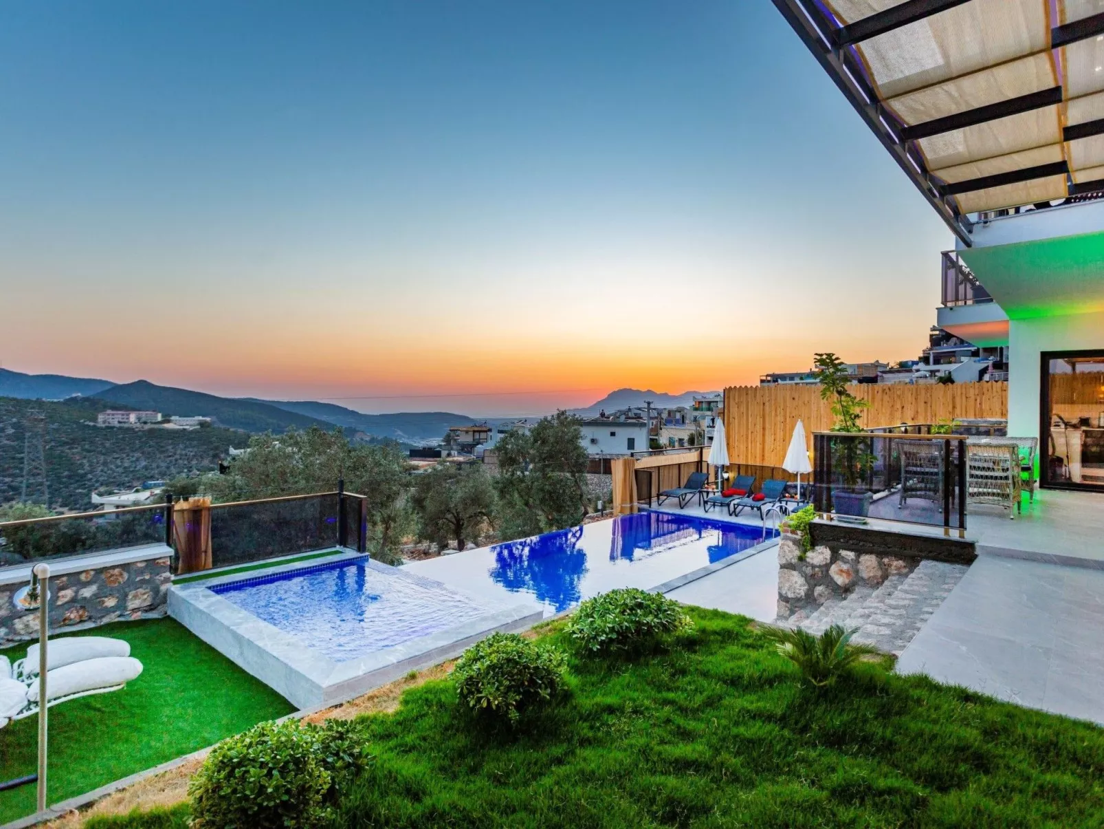 Villa Bajon mit Infinitypool und Meerblick - Buiten