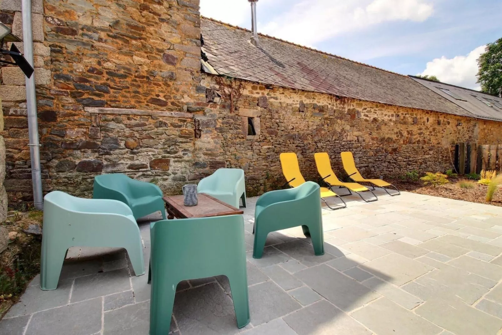 Joli Gite de vacances à Neulliac - Terrasbalkon